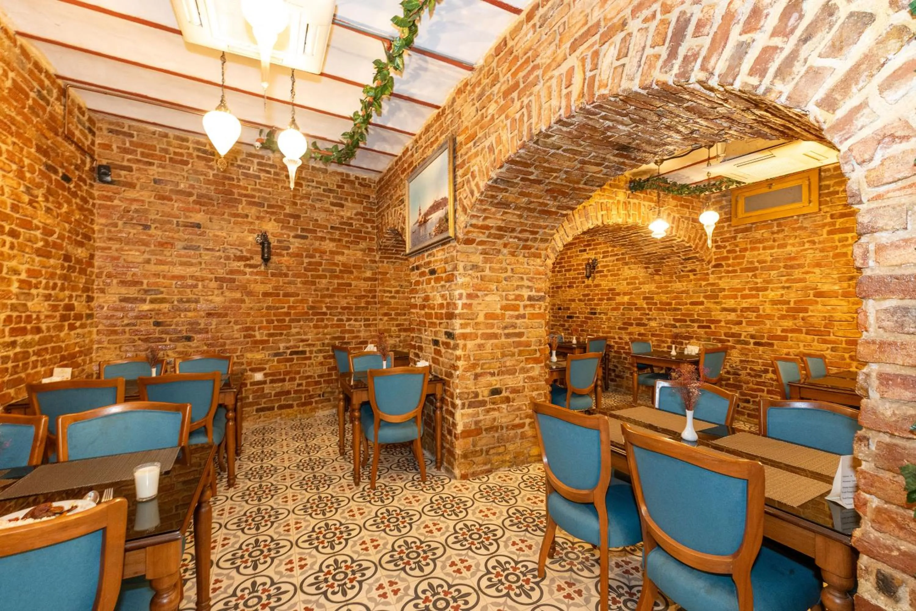 Restaurant/places to eat in Meserret Palace Hotel - Special Category