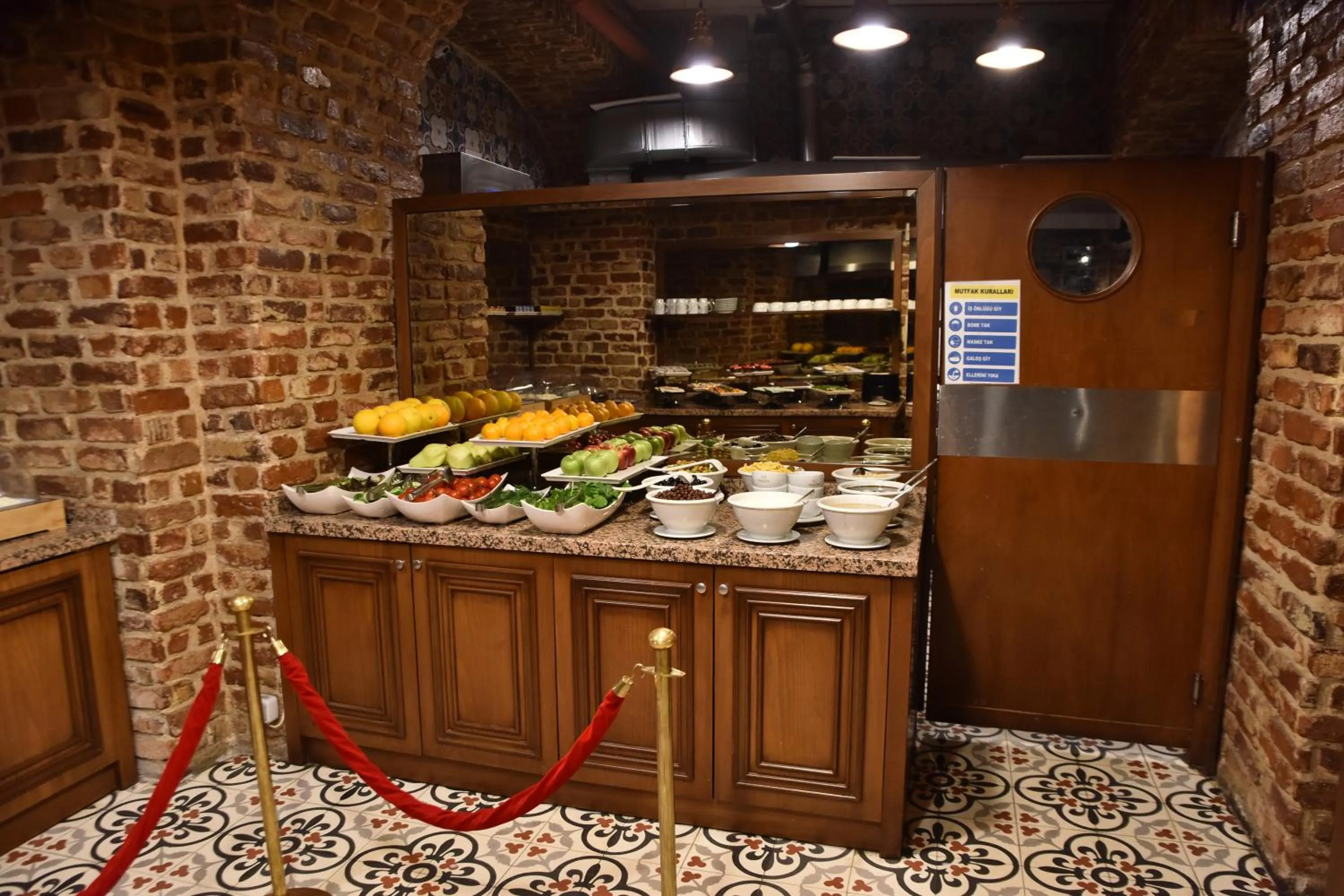 Restaurant/places to eat in Meserret Palace Hotel - Special Category