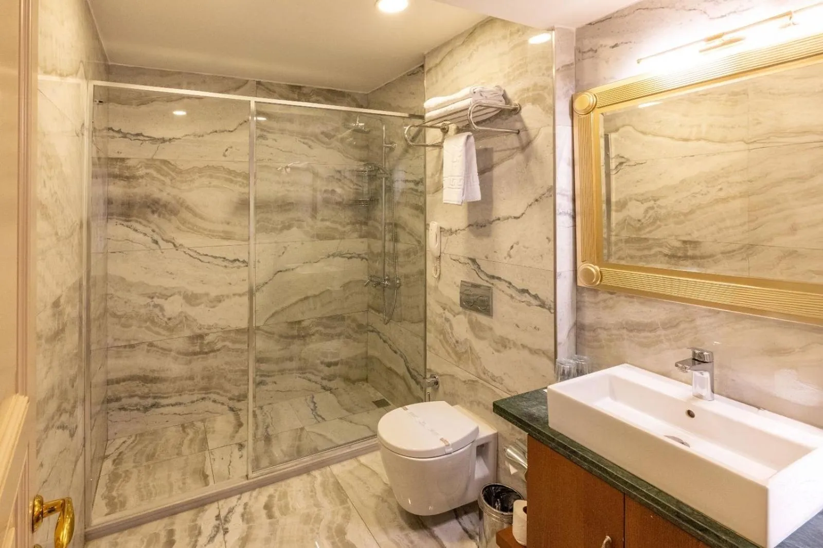 Shower in Meserret Palace Hotel - Special Category