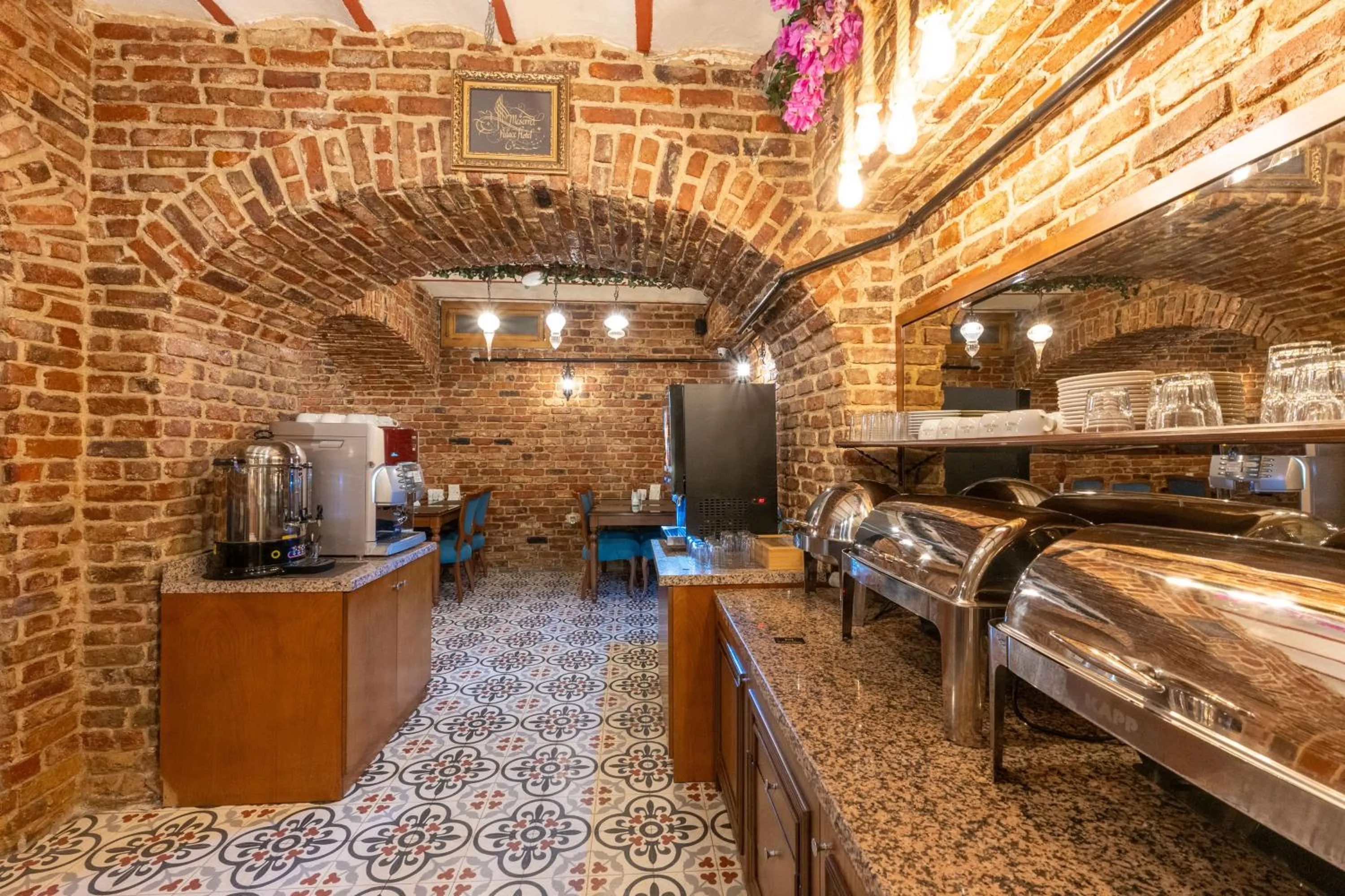 Restaurant/places to eat in Meserret Palace Hotel - Special Category