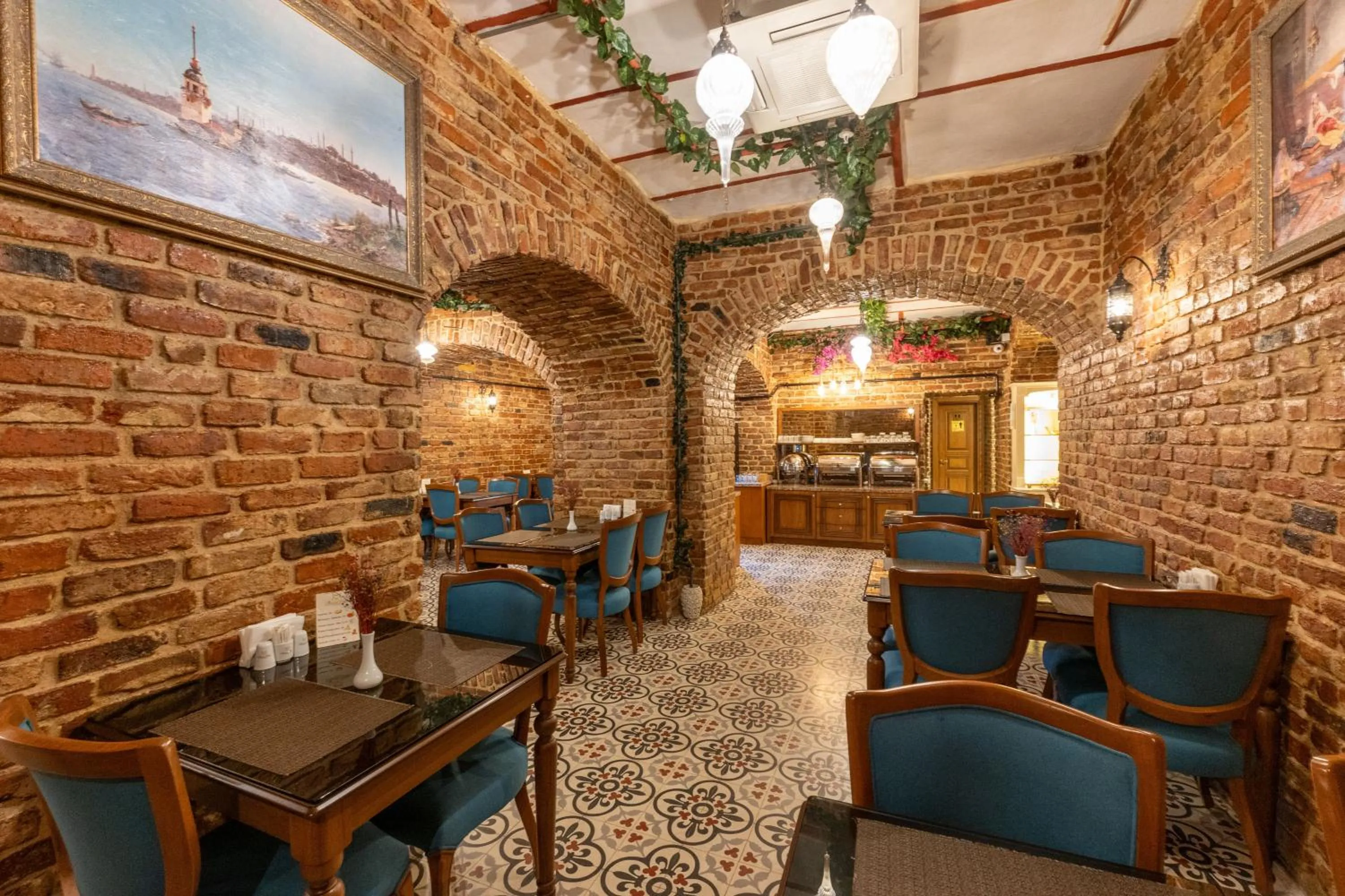 Restaurant/places to eat in Meserret Palace Hotel - Special Category