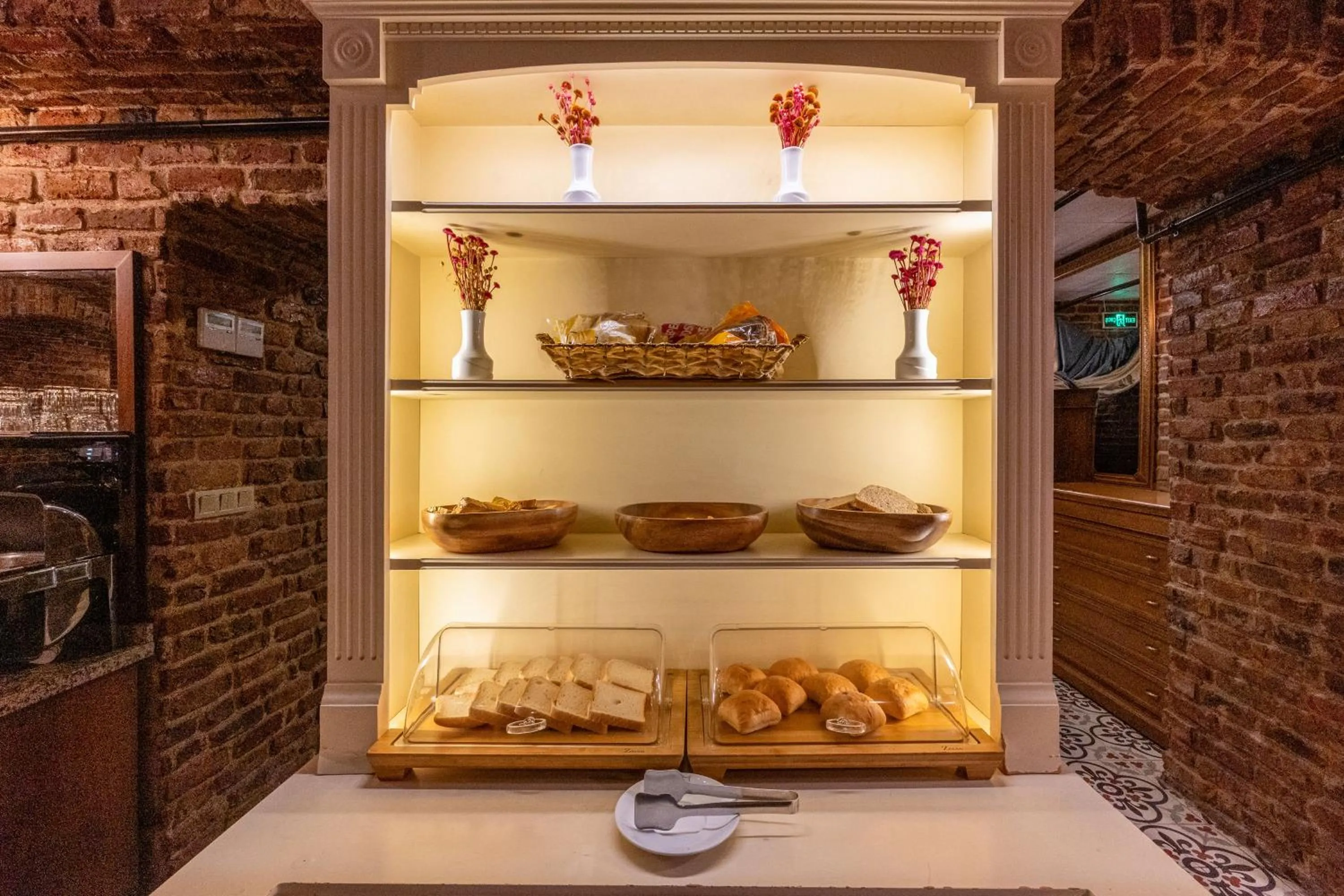 Restaurant/places to eat in Meserret Palace Hotel - Special Category