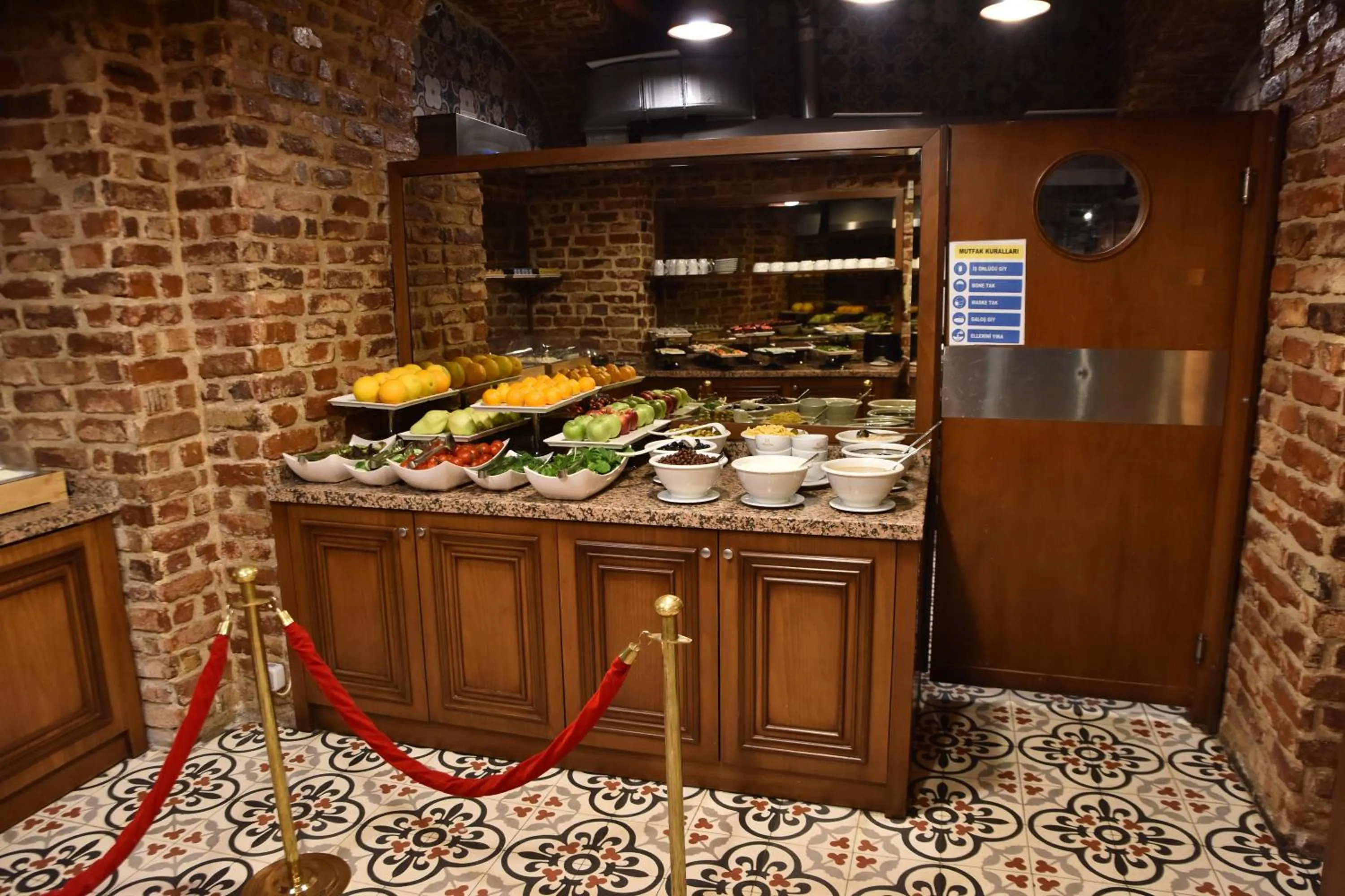 Restaurant/places to eat in Meserret Palace Hotel - Special Category