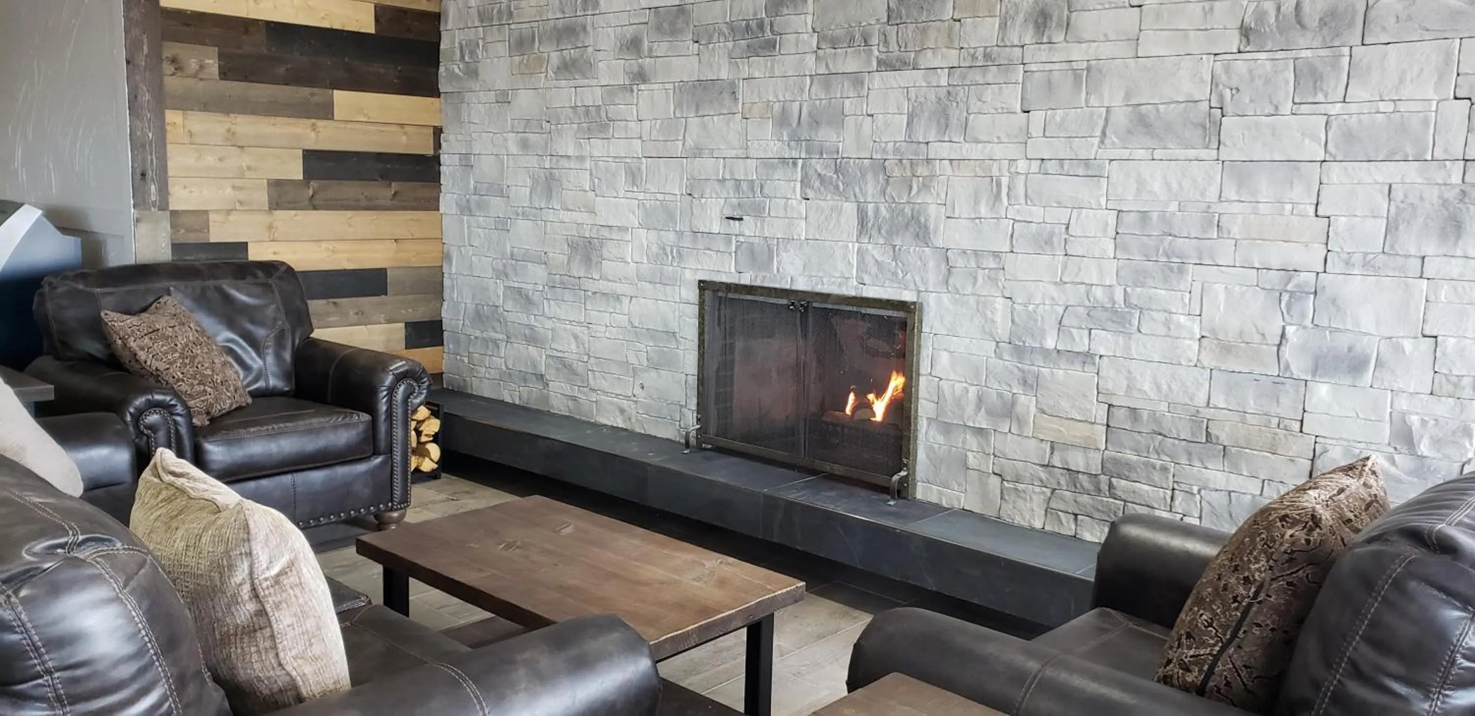 Lobby or reception in Super 8 by Wyndham Spruce Grove