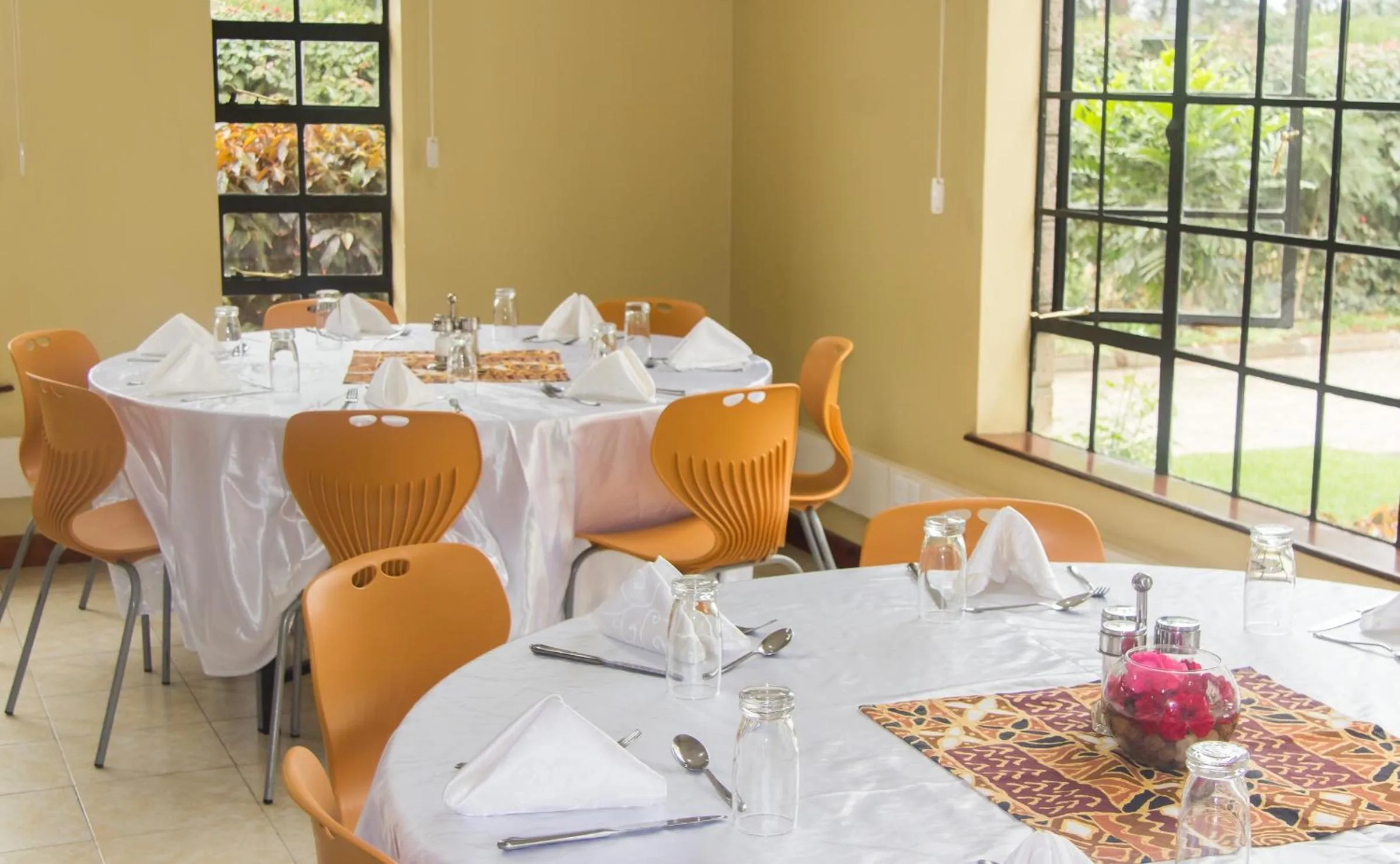 Restaurant/places to eat in LIA Hotel & Training Centre