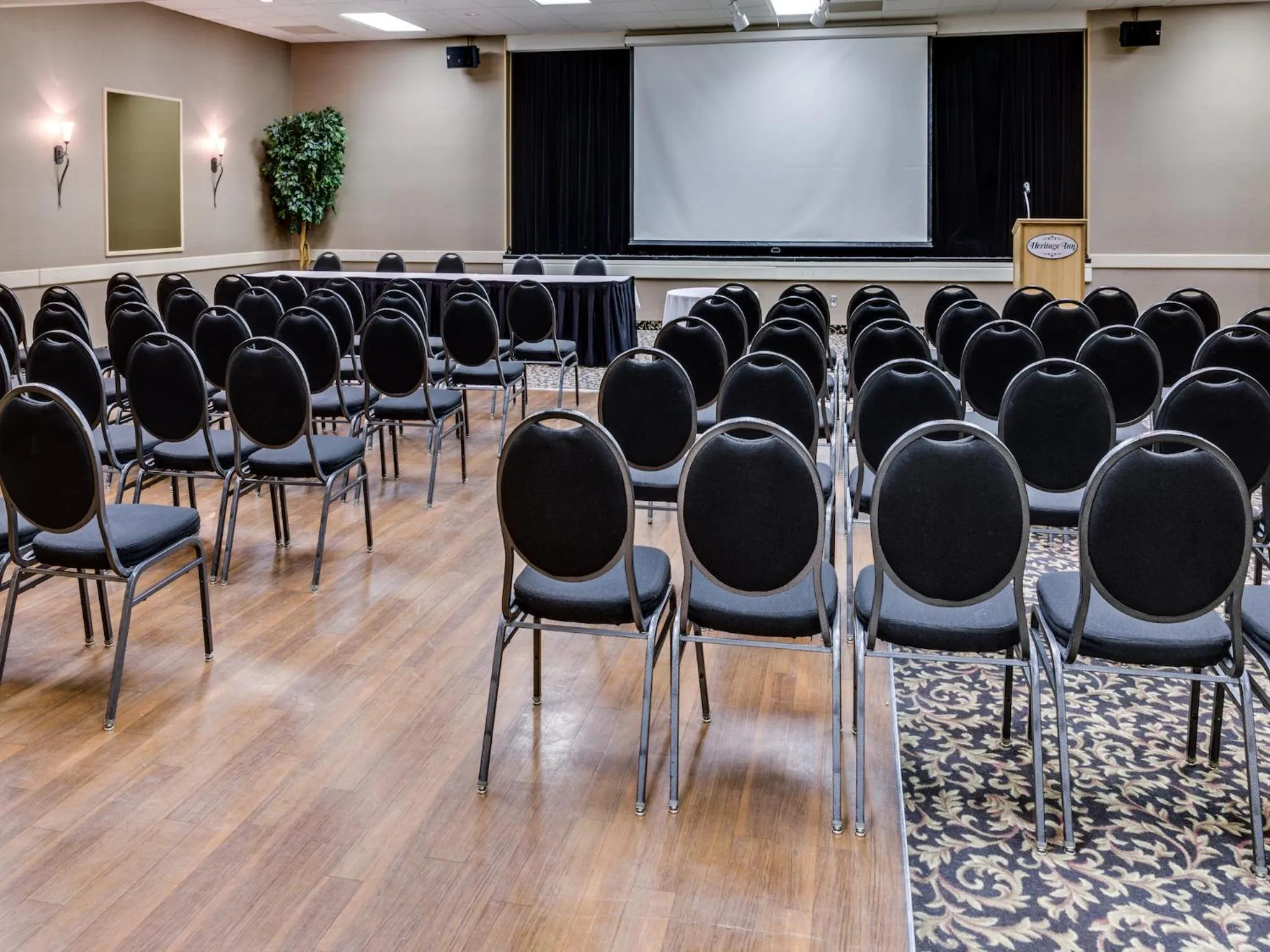 Food and drinks in Heritage Inn Hotel & Convention Centre - Cranbrook