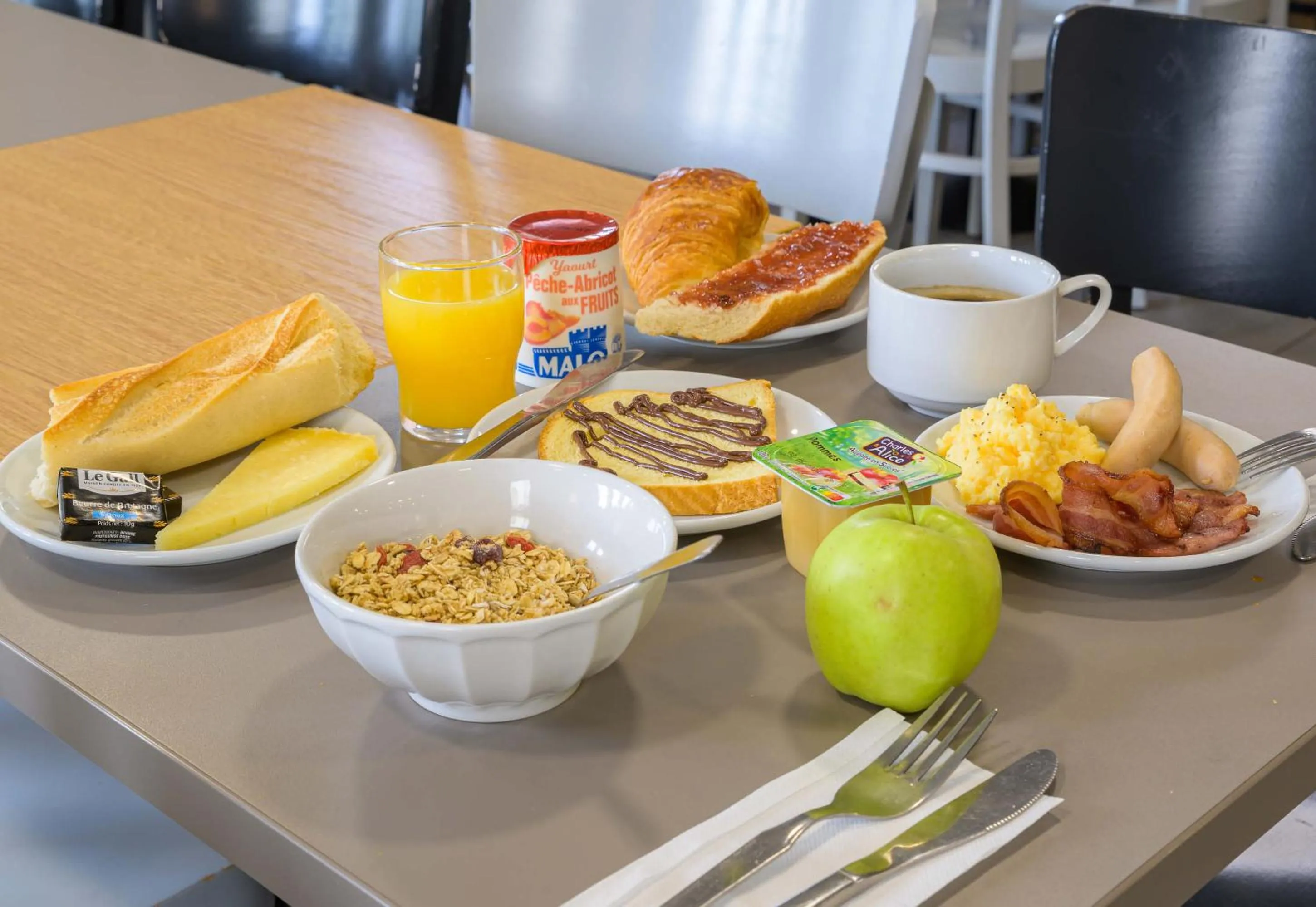 Breakfast in B&B HOTEL Marne-la-Vallée Bussy-Saint-Georges