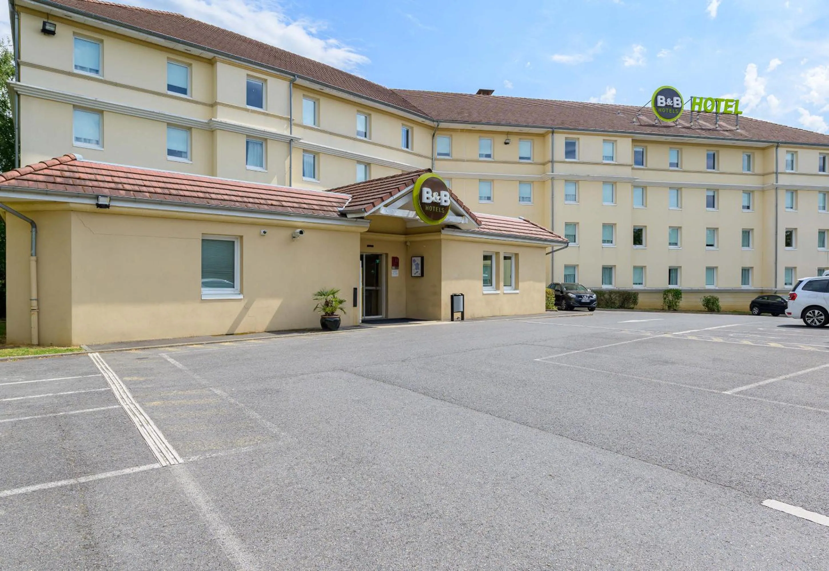 Property building in B&B HOTEL Marne-la-Vallée Bussy-Saint-Georges