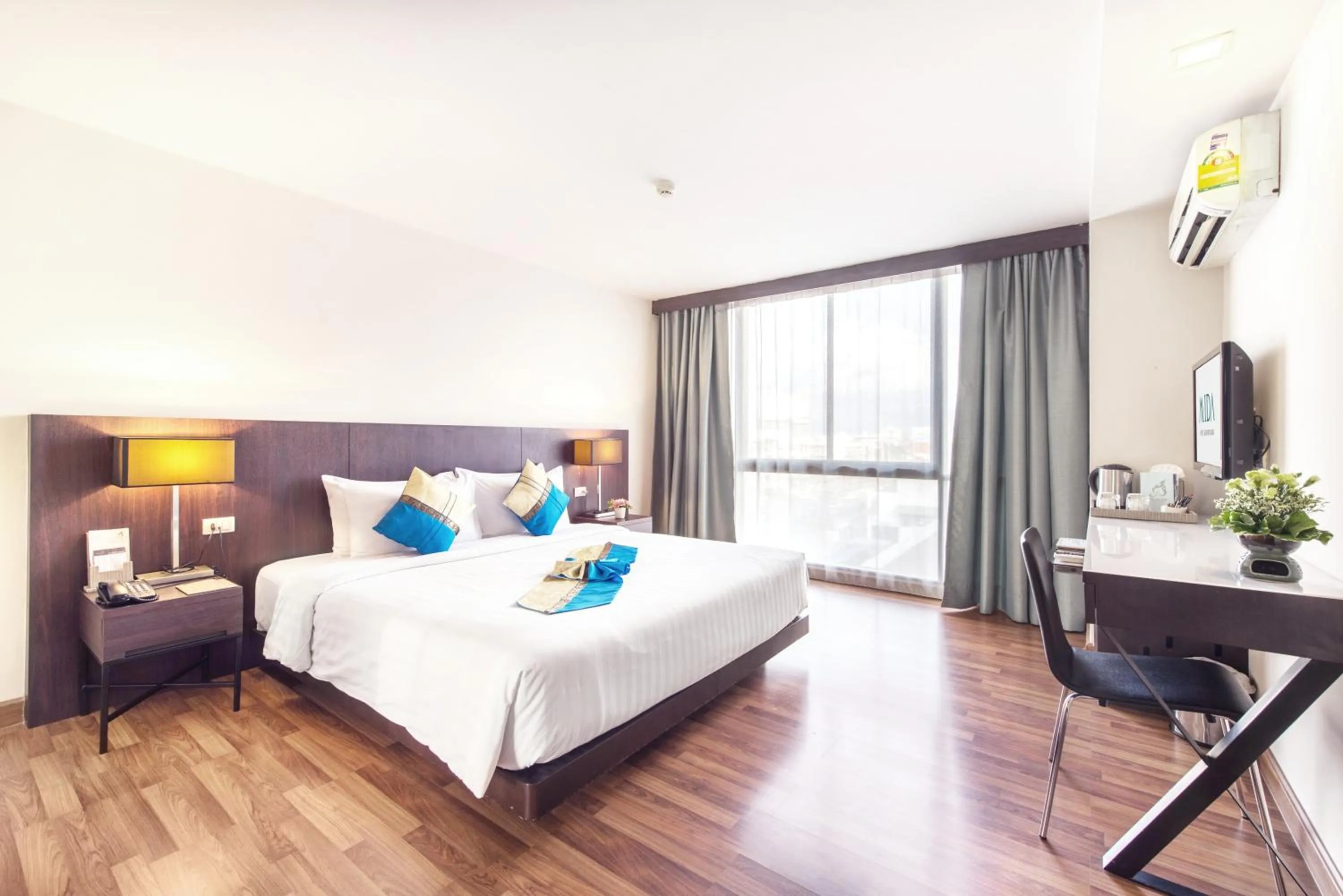 Photo of the whole room, Bed in Mida Hotel Ngamwongwan - SHA Plus