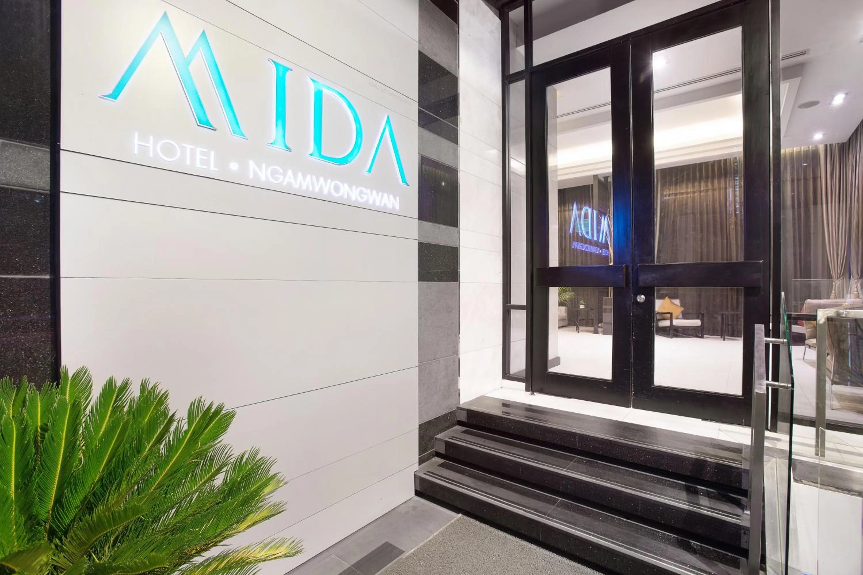 Facade/entrance in Mida Hotel Ngamwongwan - SHA Plus