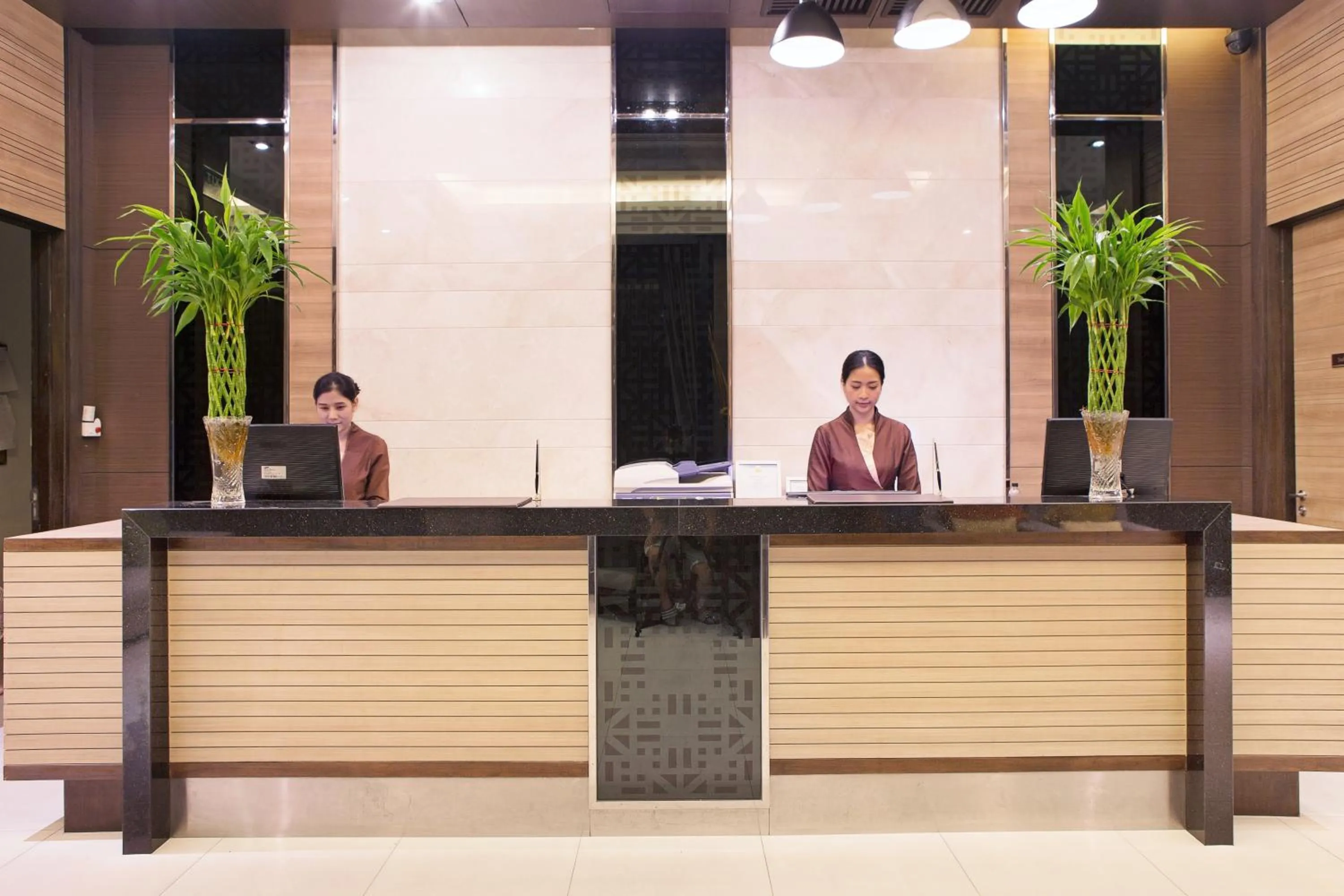 Lobby or reception in Mida Hotel Ngamwongwan - SHA Plus