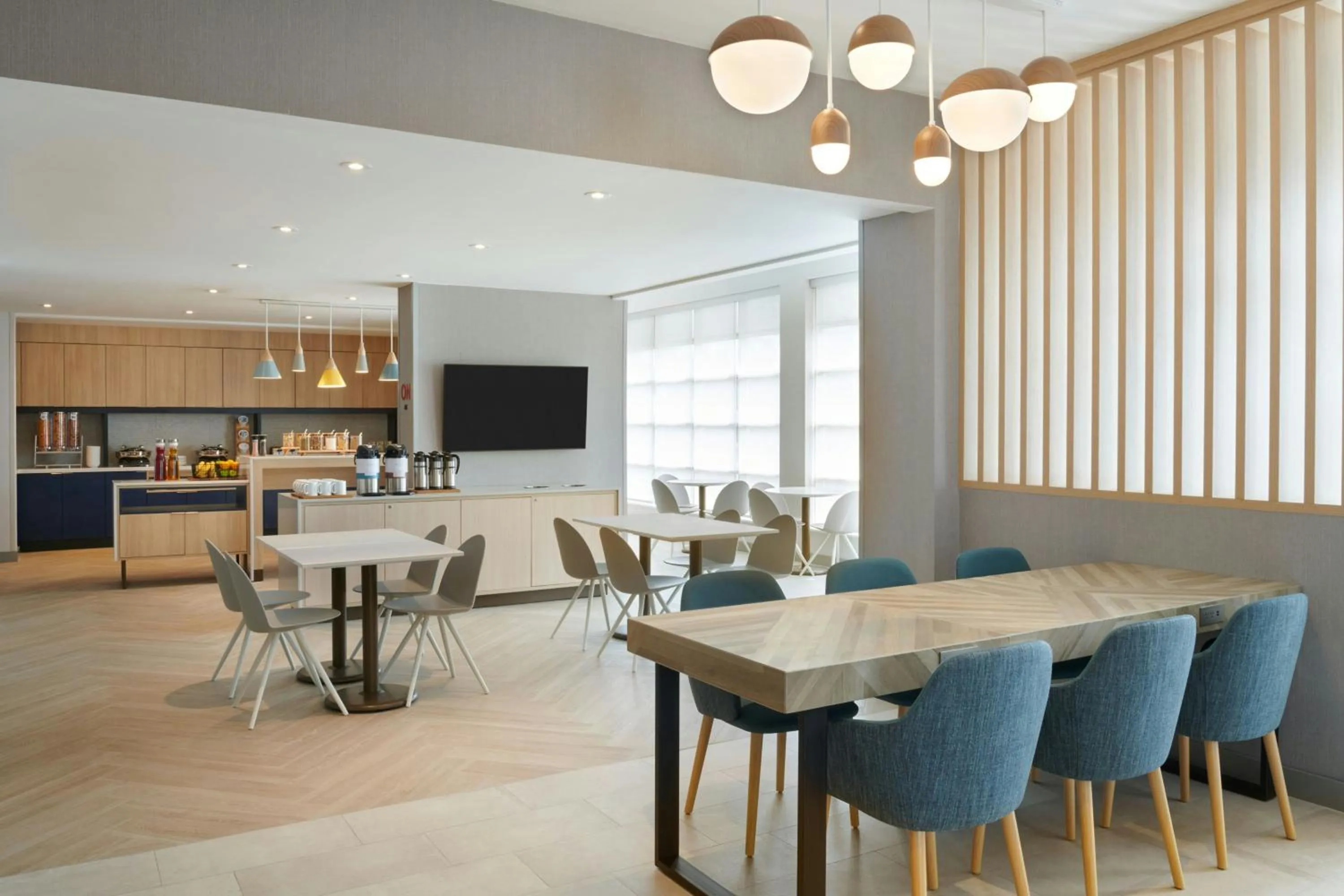 Breakfast in TownePlace Suites by Marriott Niagara Falls Canada