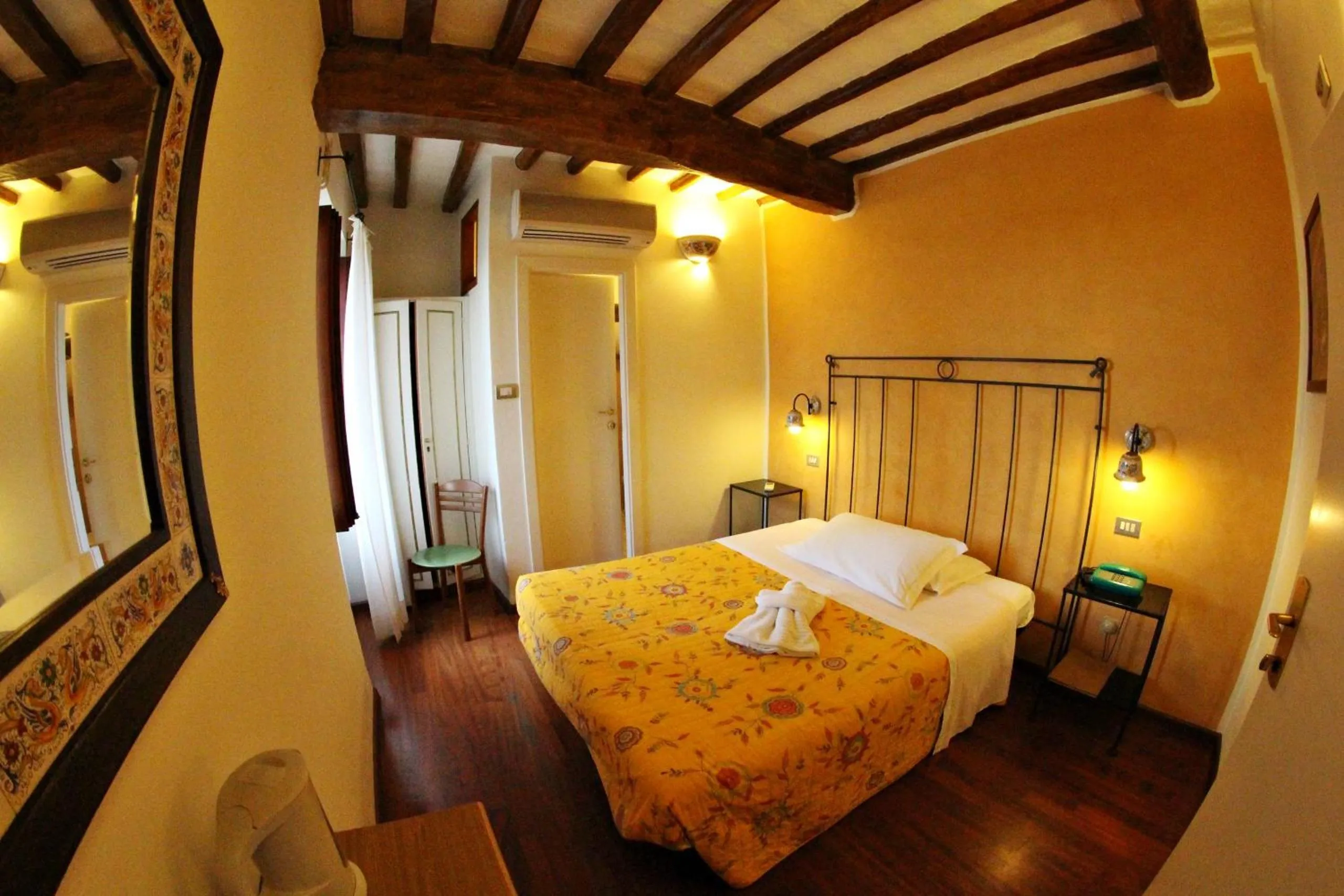 Photo of the whole room, Bed in Primavera Mini Hotel