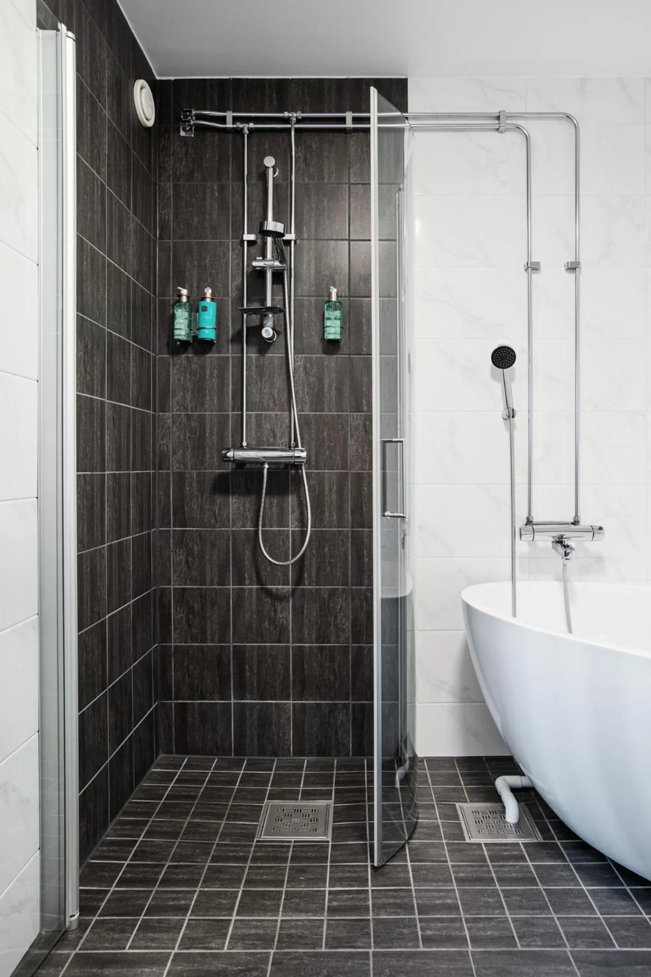 Bathroom in Skara Konsthotell