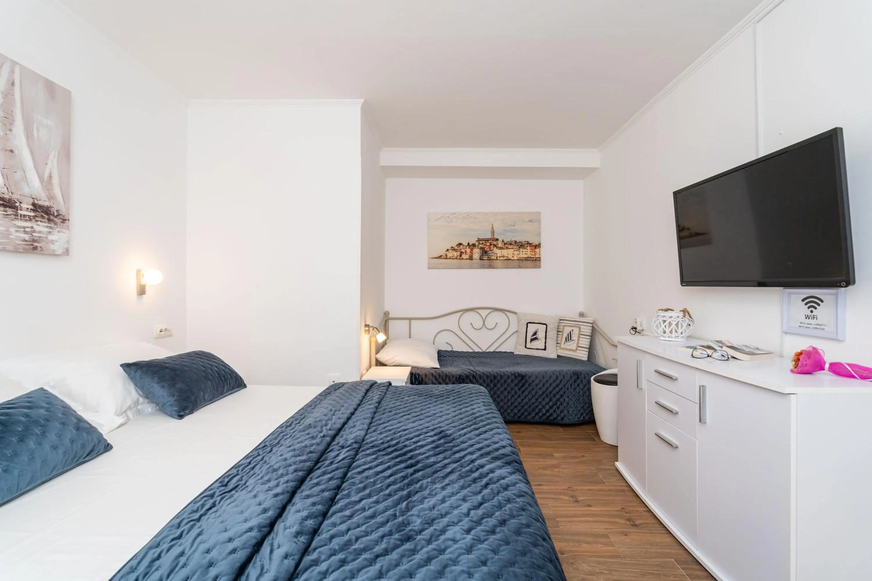 Bed in Apartments and Room Lora