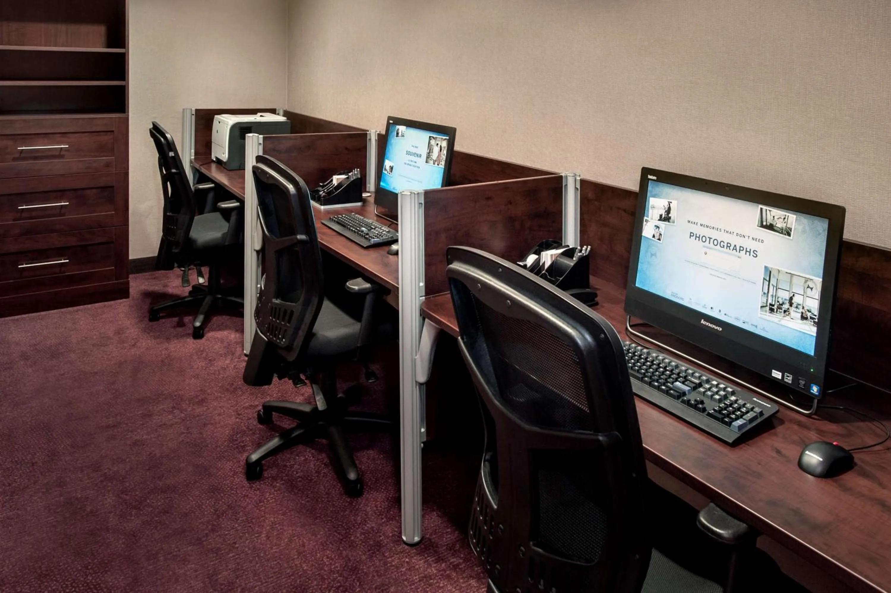 Business facilities in Hampton Inn & Suites Milwaukee Downtown