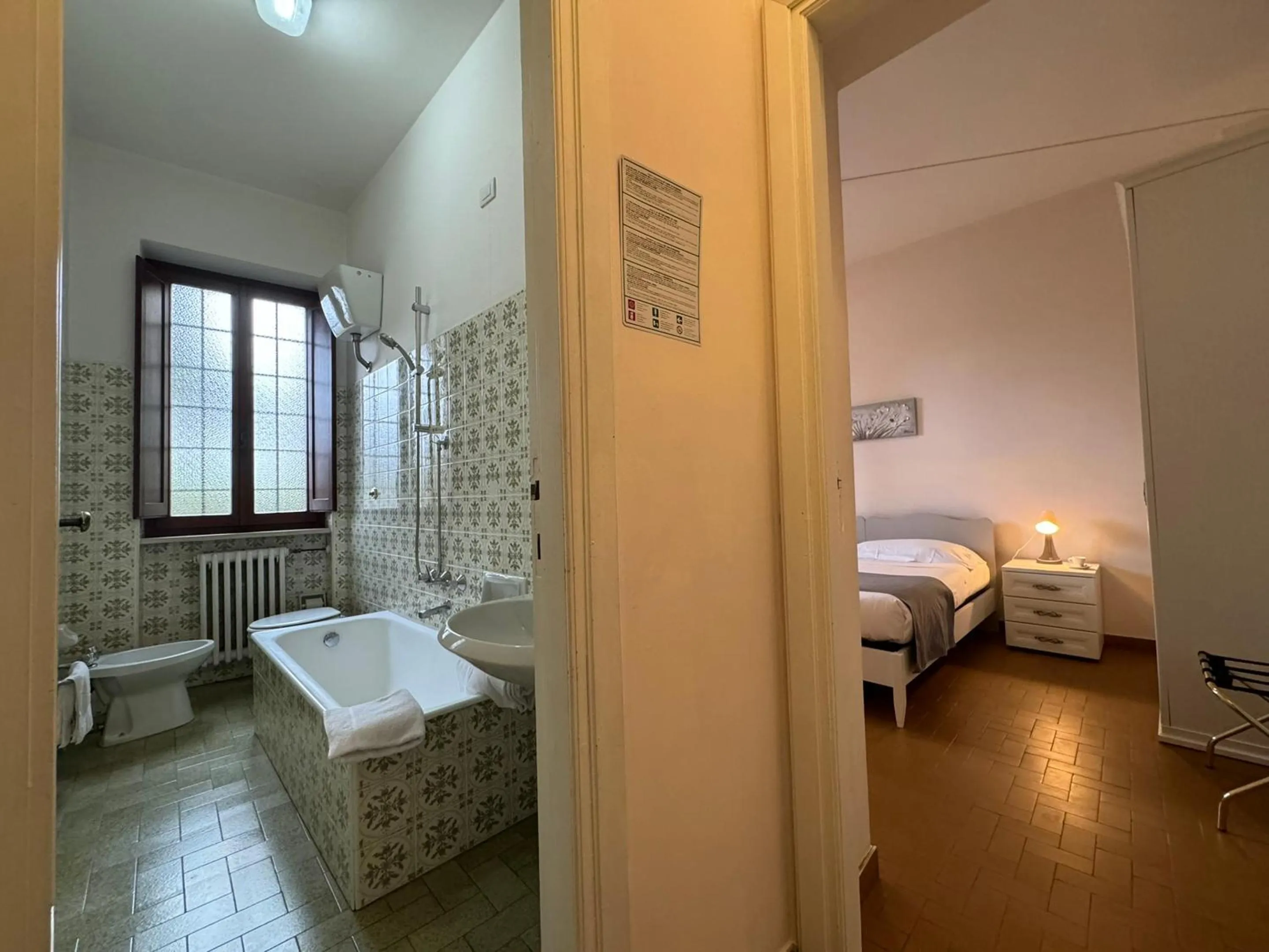 Toilet, Bed in Monastero SS. Annunziata