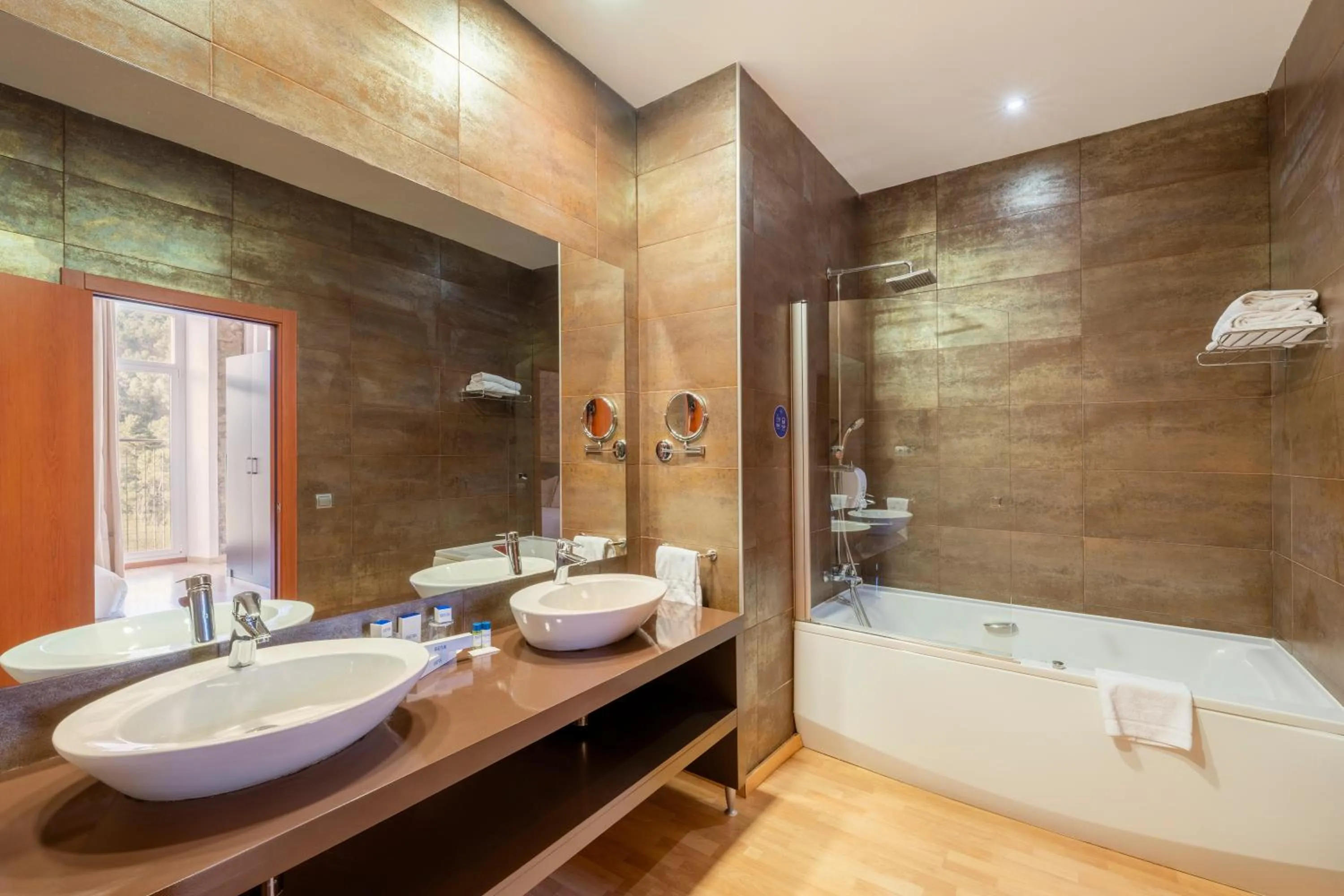 Bathroom in Iberik Rocallaura Balneari