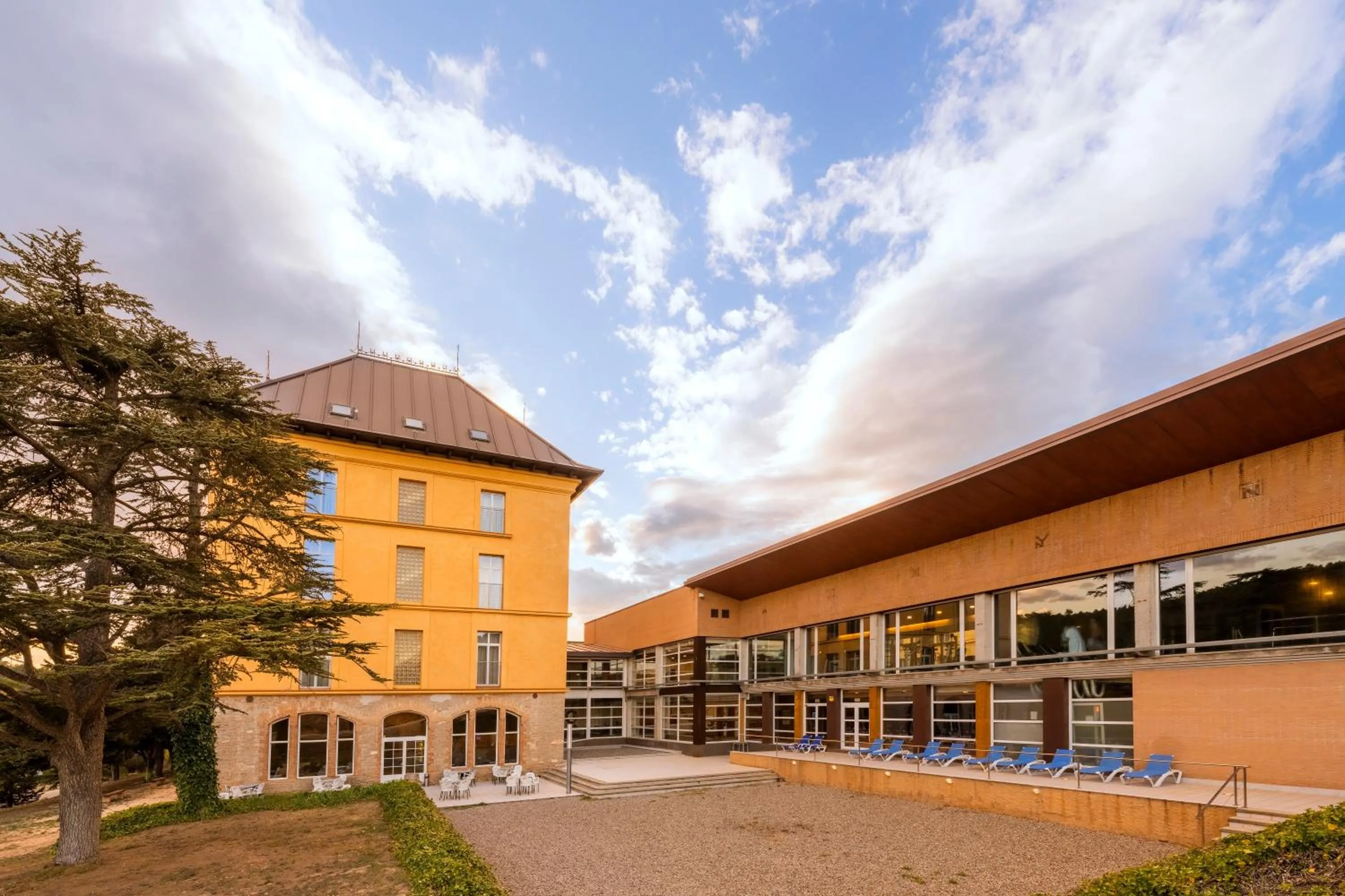 Property building in Iberik Rocallaura Balneari