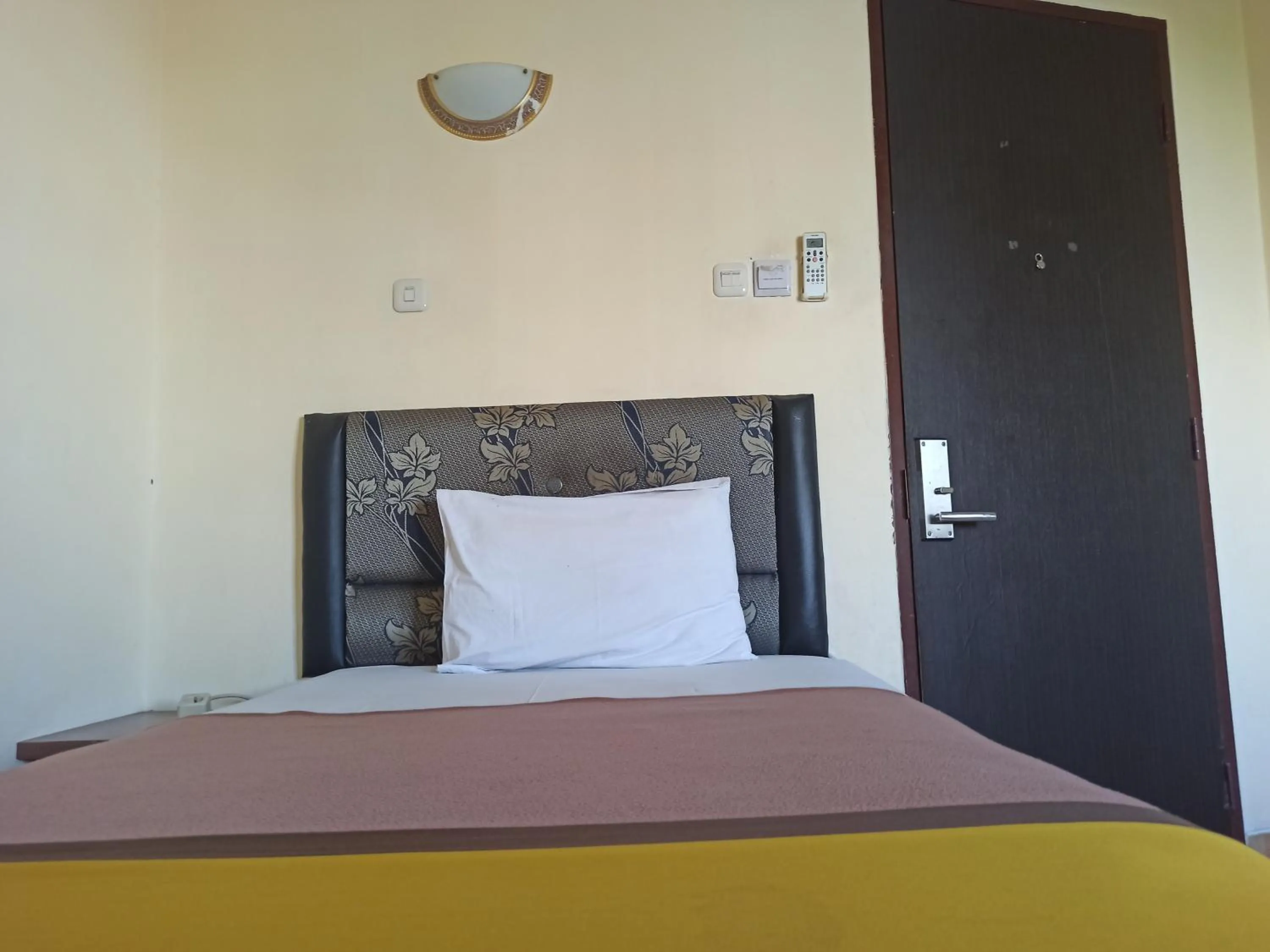 Bedroom, Bed in Al-Badar Hotel Syariah Makassar