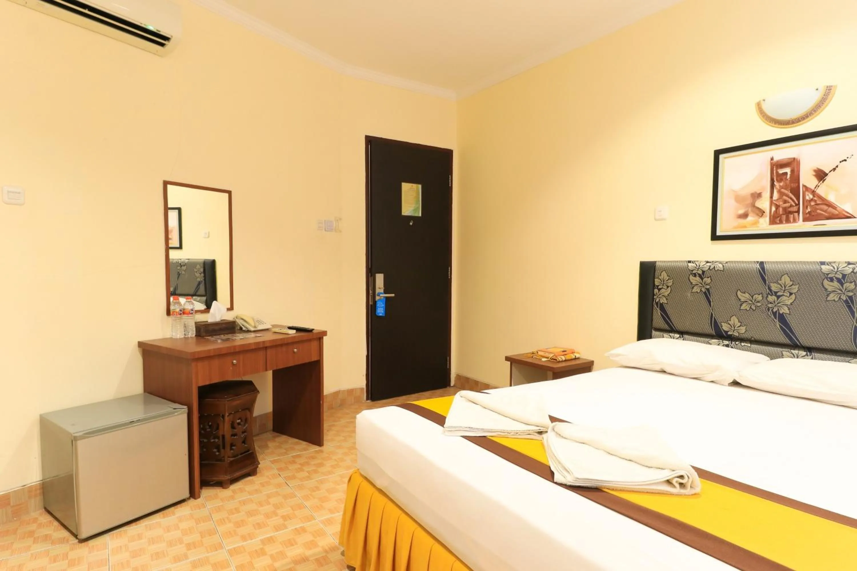 Bedroom, Bed in Al-Badar Hotel Syariah Makassar