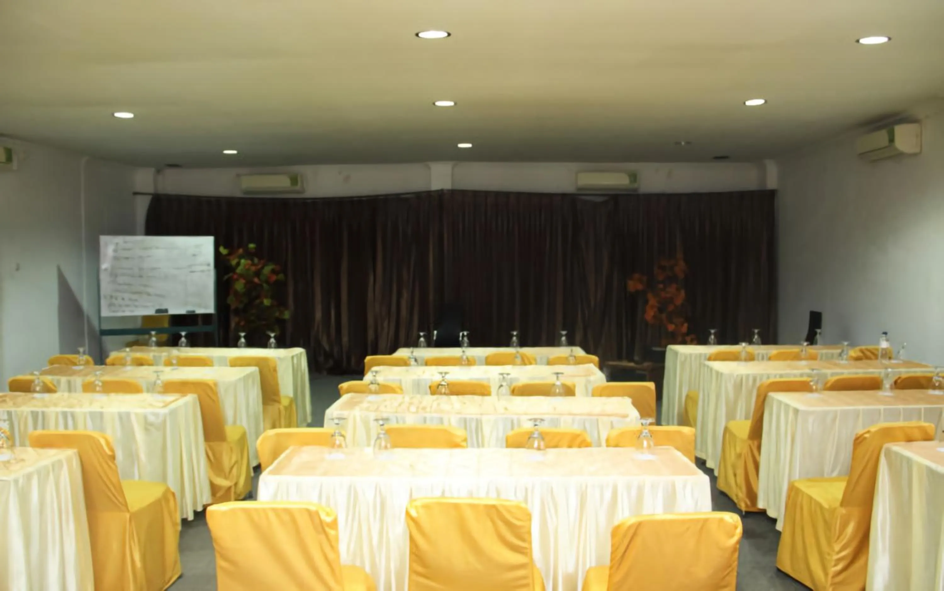 Meeting/conference room in Al-Badar Hotel Syariah Makassar