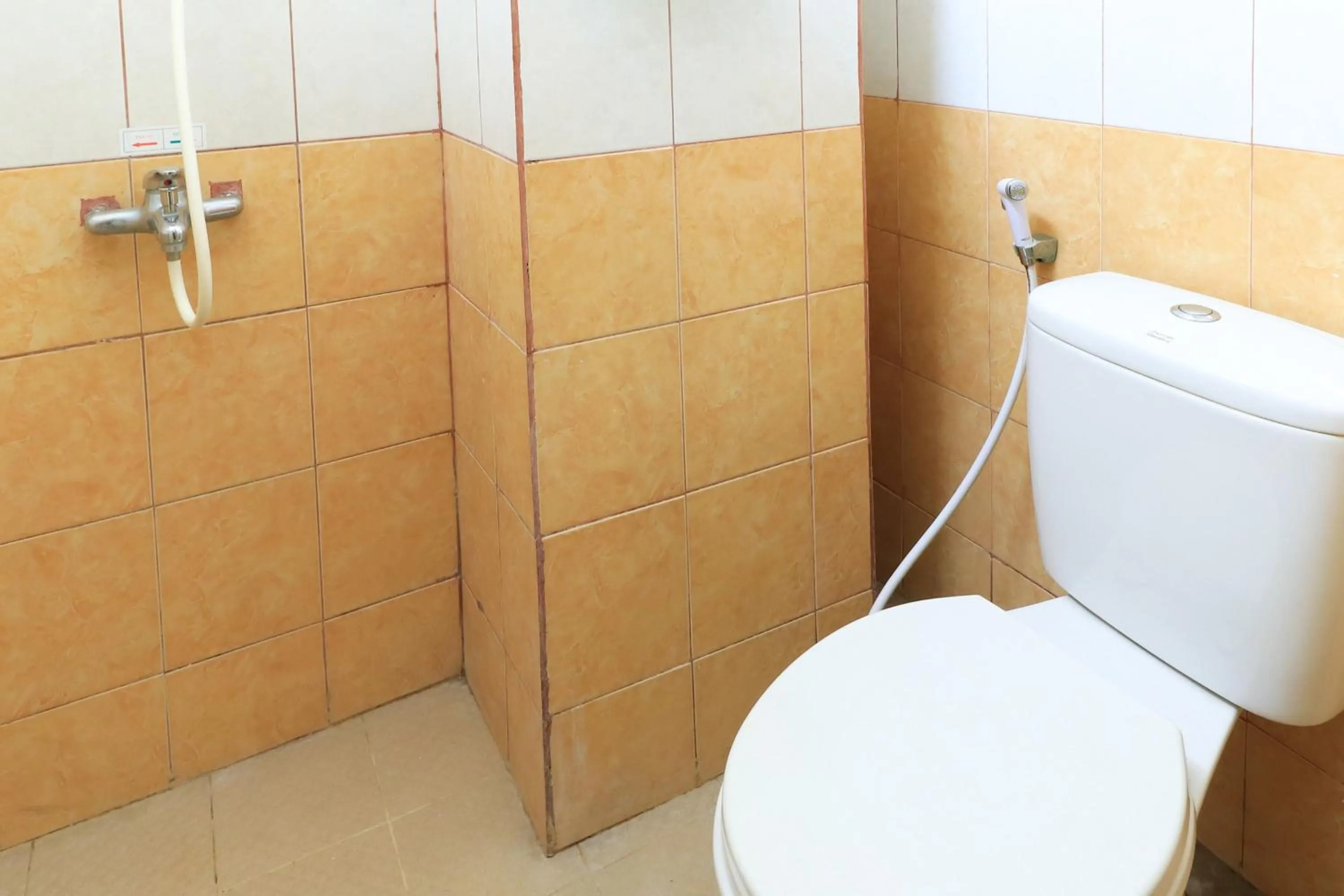 Bathroom in Al-Badar Hotel Syariah Makassar