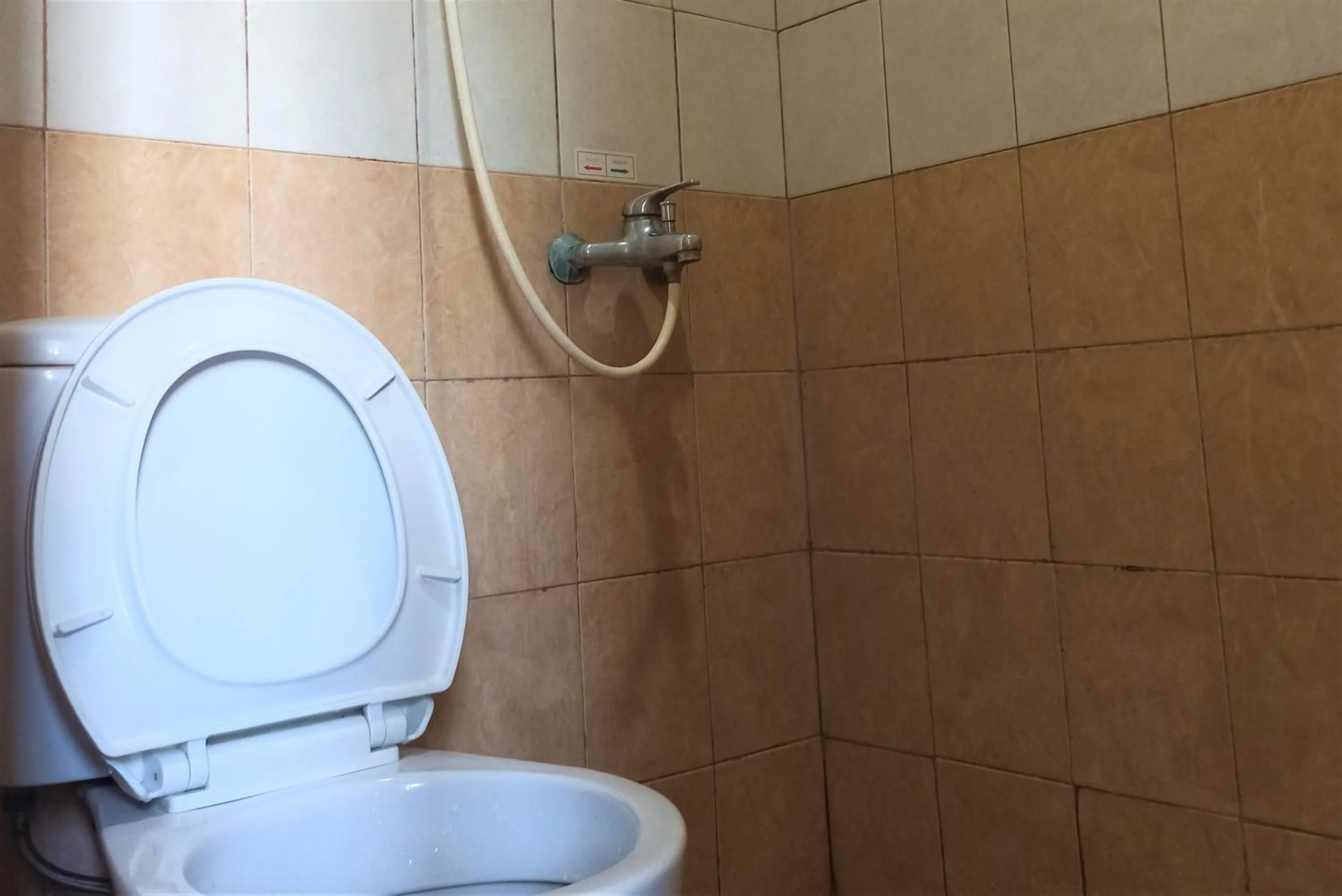 Bathroom in Al-Badar Hotel Syariah Makassar