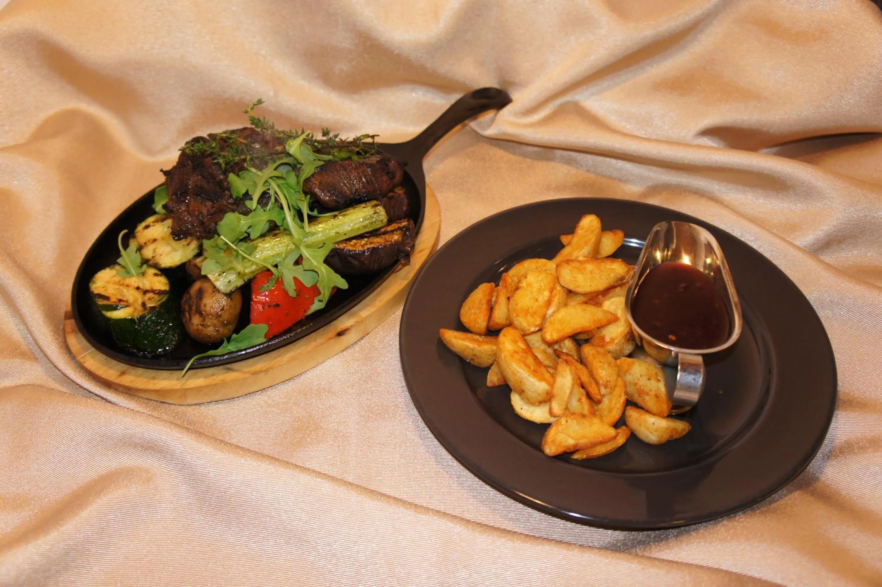 Restaurant/places to eat in Zaliasis slenis - Self check-in hotel - Free parking