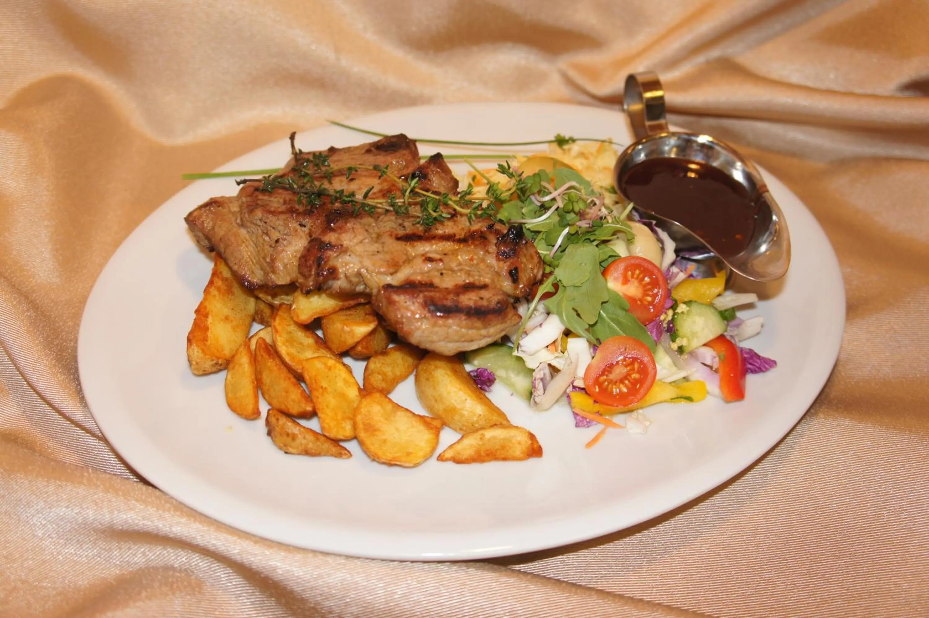 Restaurant/places to eat in Zaliasis slenis - Self check-in hotel - Free parking