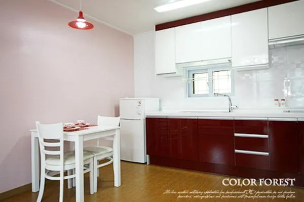 Kitchen or kitchenette in Forest of Color Pension