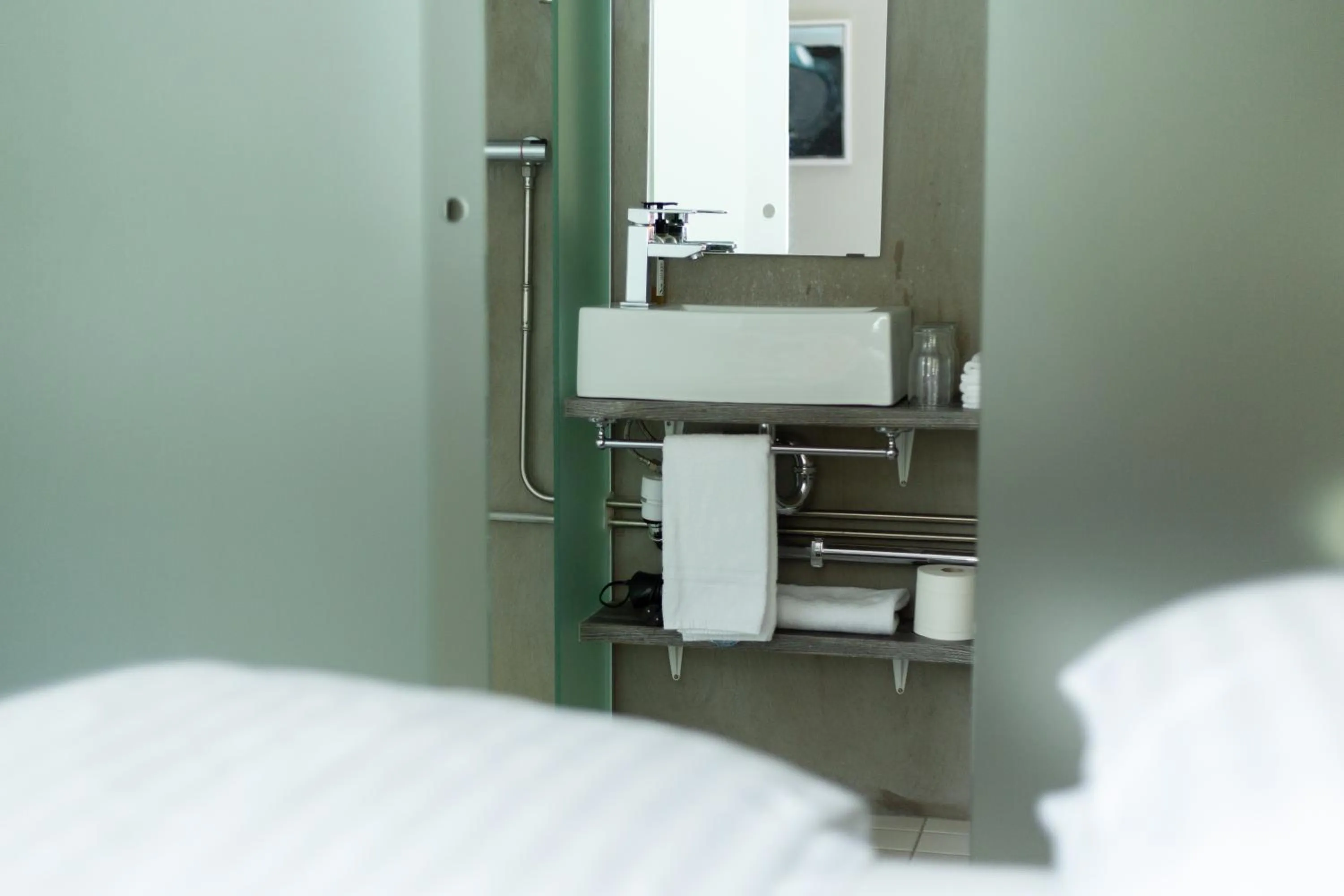 Bathroom, Bed in Hotel Siglunes