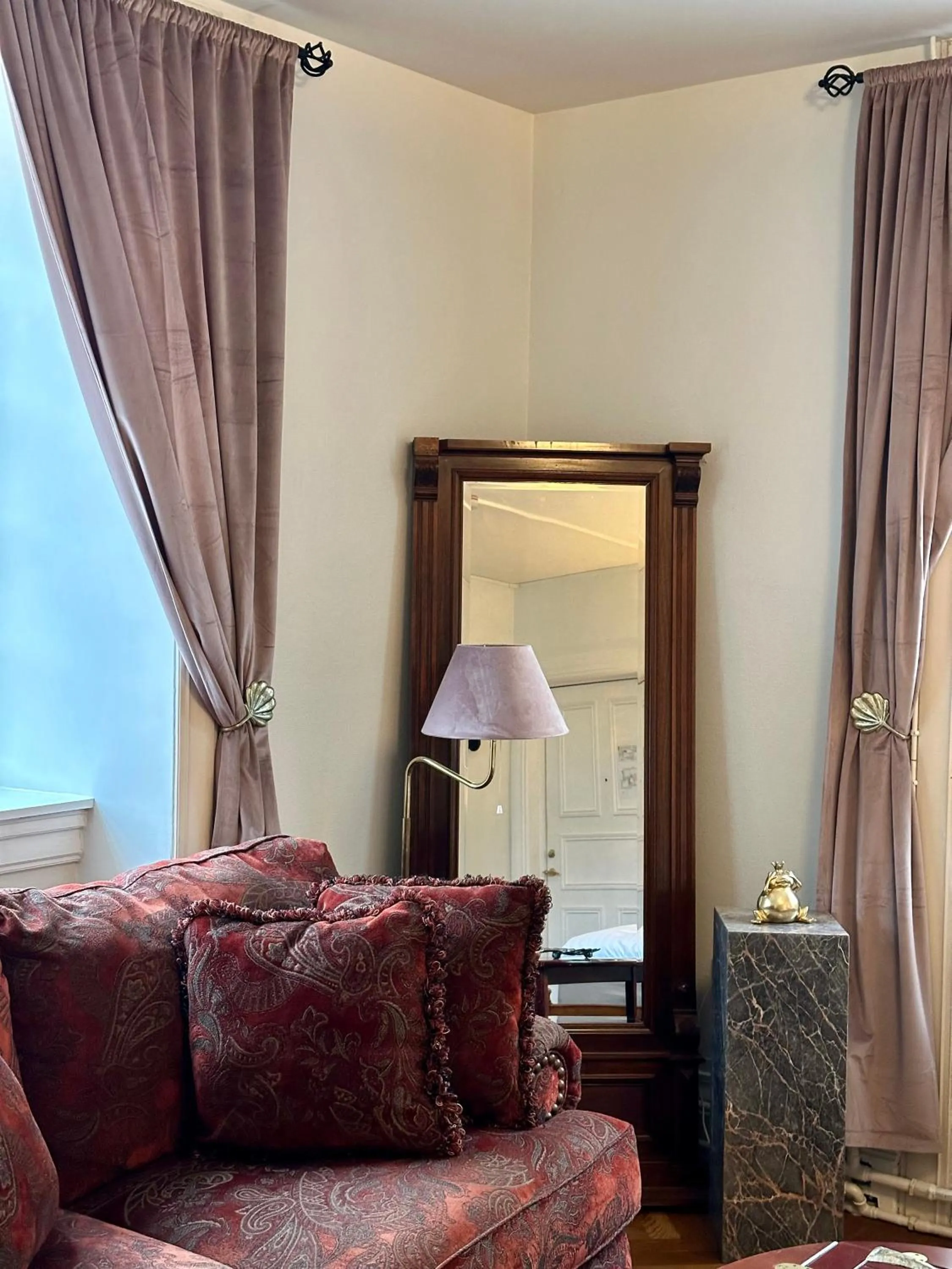 Photo of the whole room in Hotell Dannegården