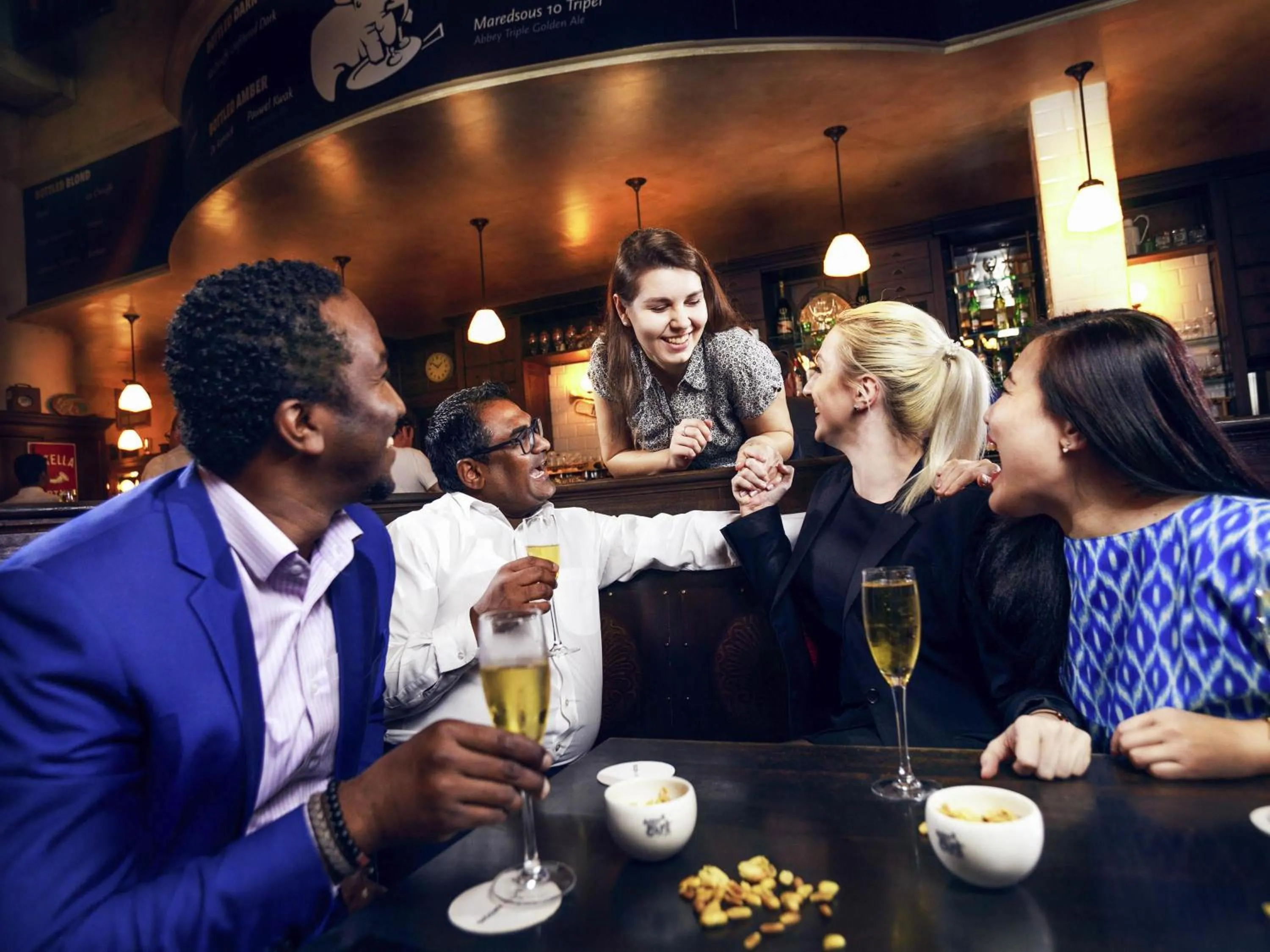 Restaurant/places to eat in Novotel Abu Dhabi Gate