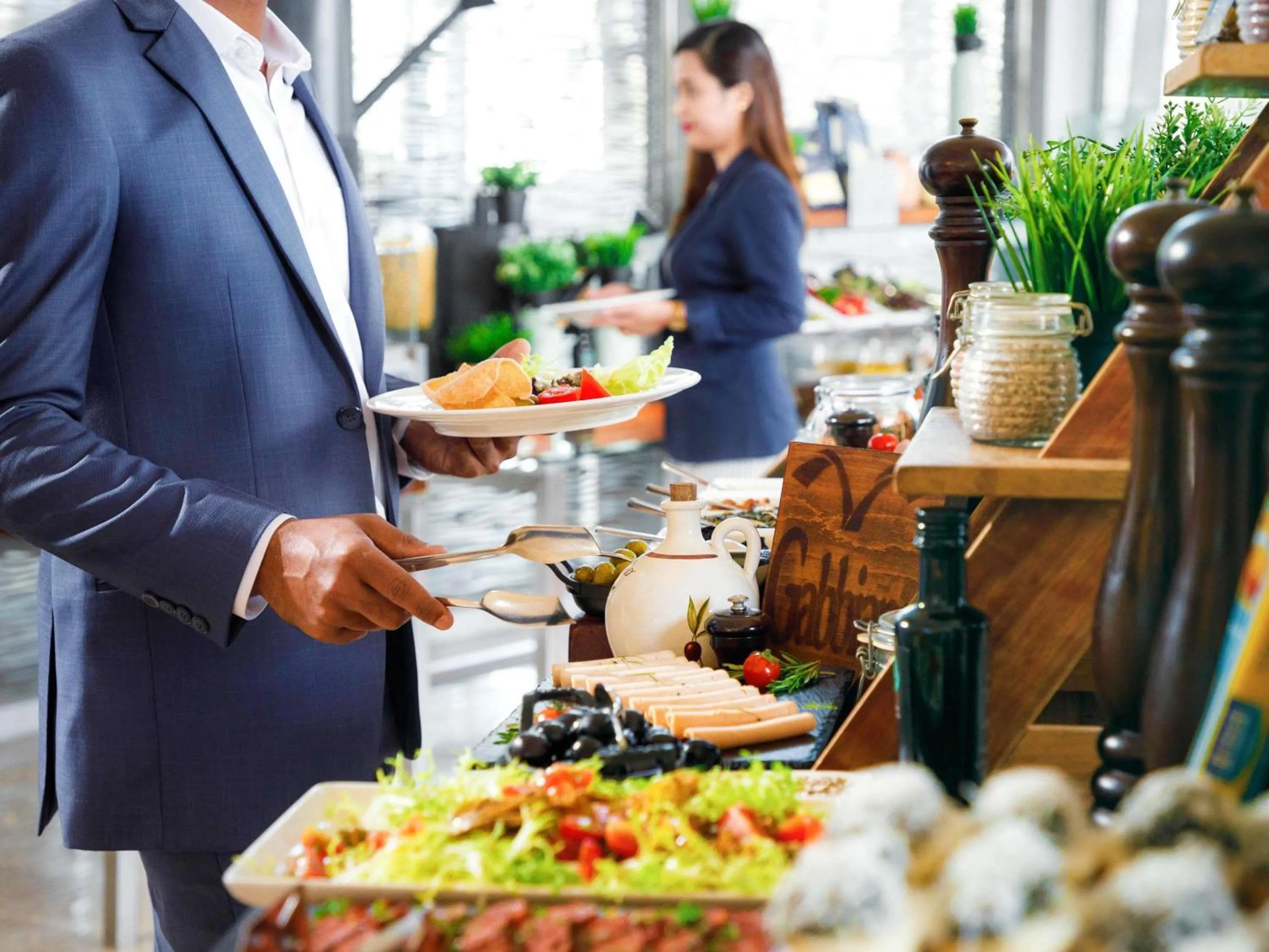 Restaurant/places to eat in Novotel Abu Dhabi Gate