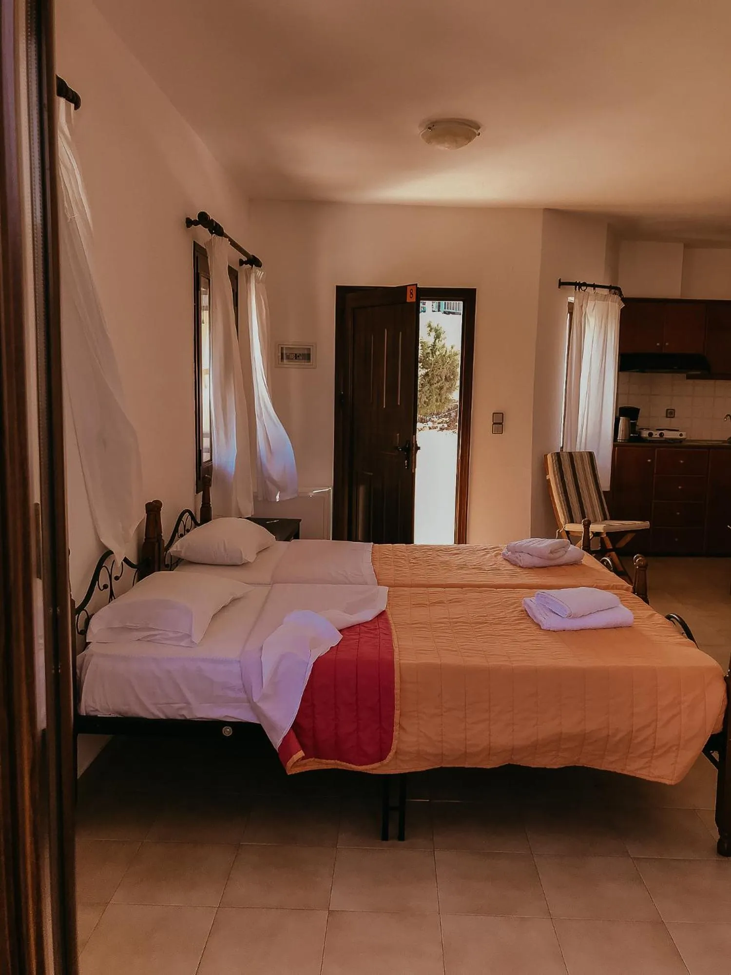 Bed in Flamingo Apartments