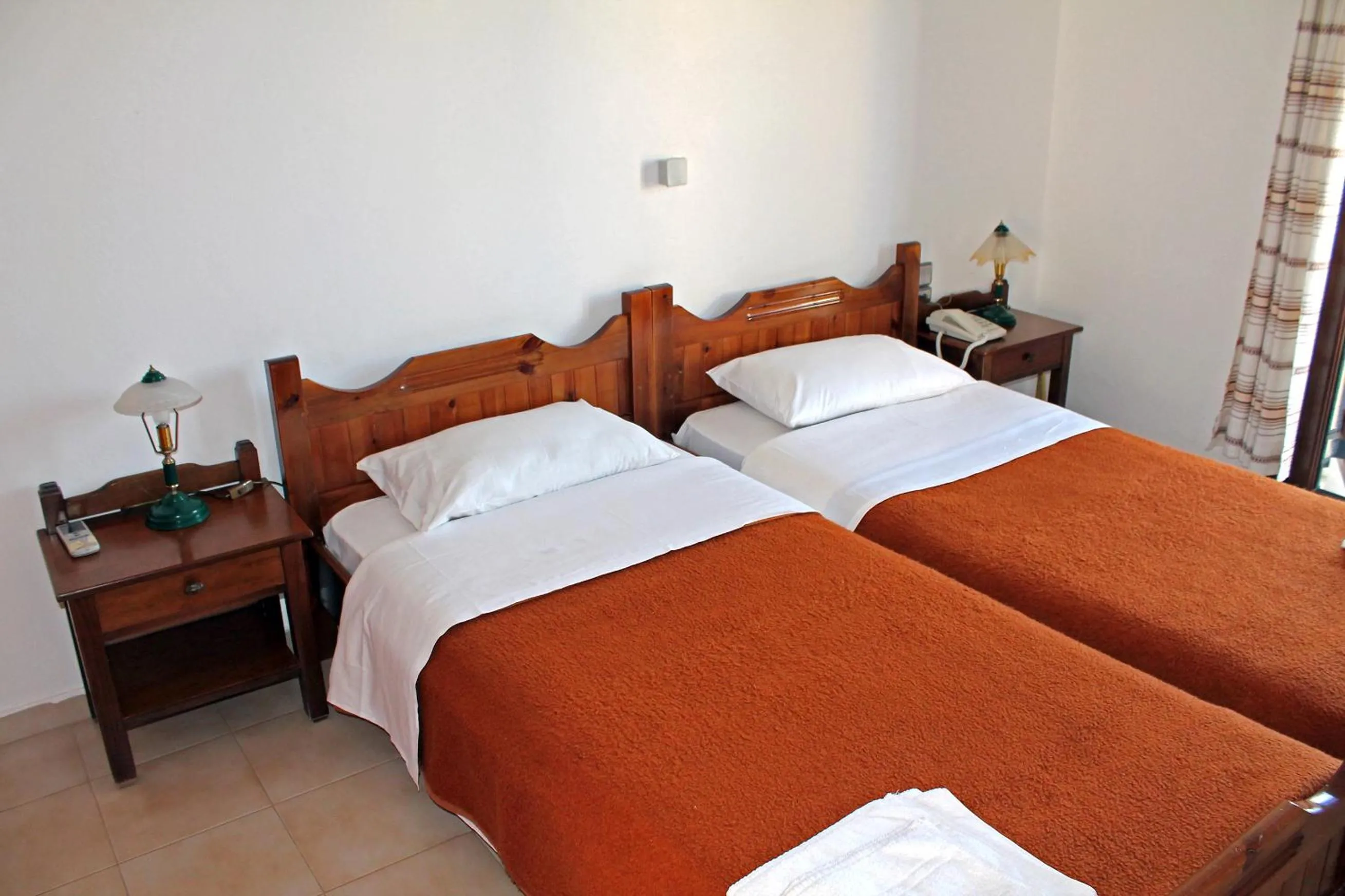 Bed in Flamingo Apartments