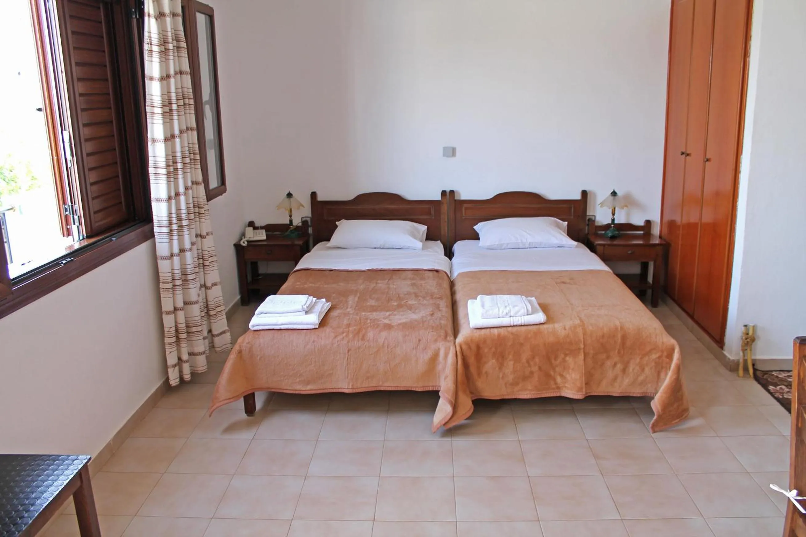 Summer, Bed in Flamingo Apartments