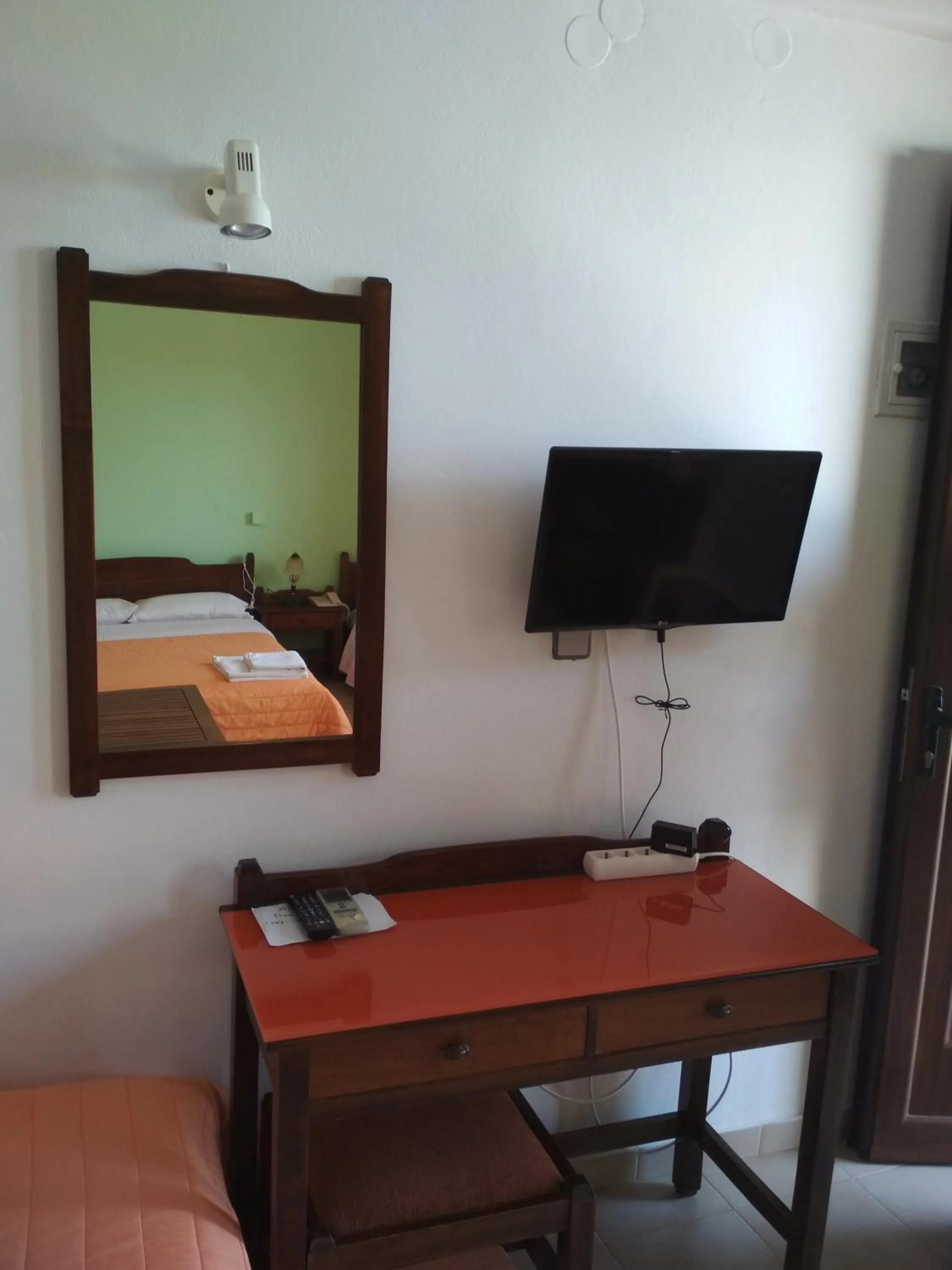 Bed in Flamingo Apartments