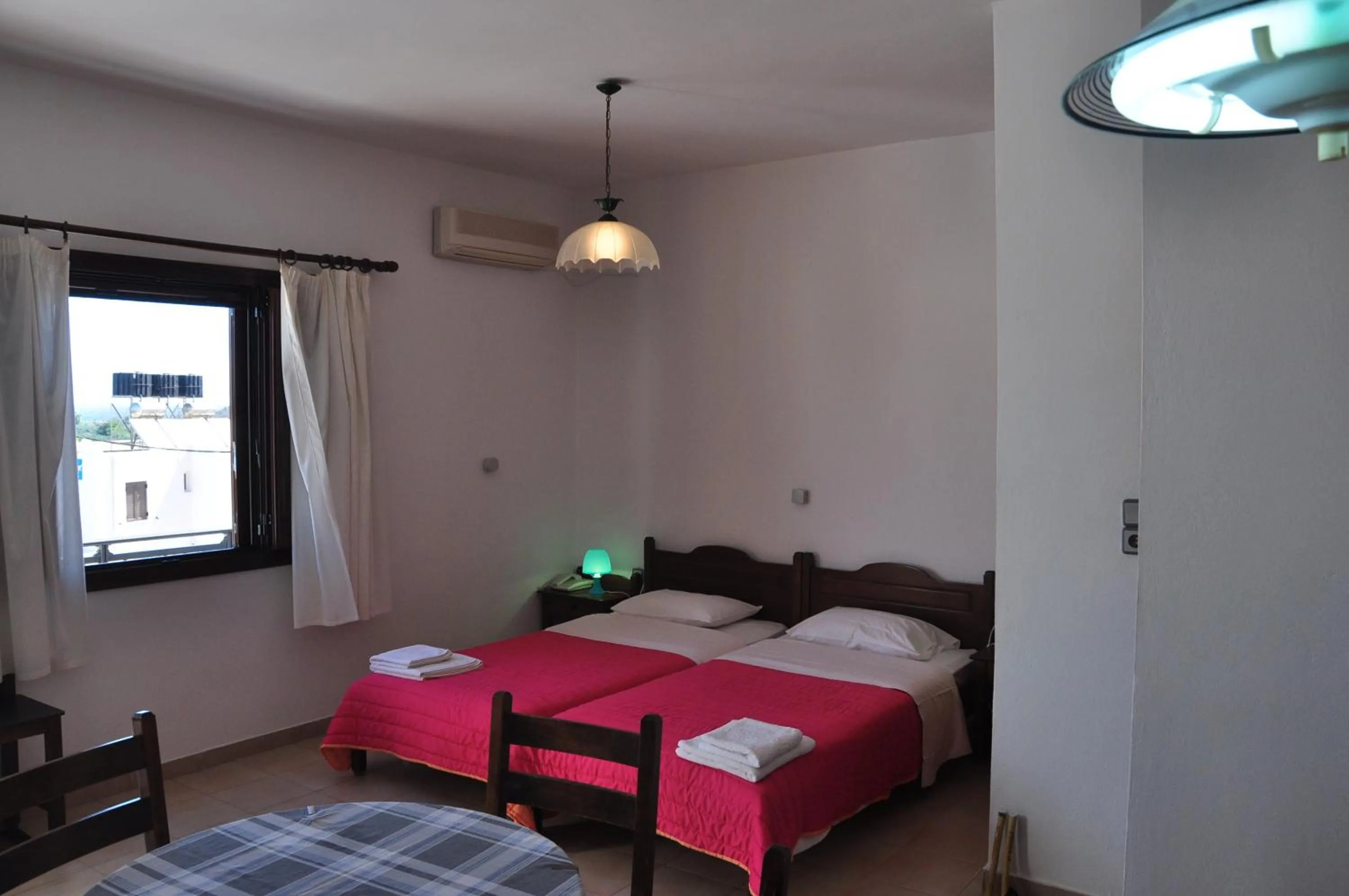 Bedroom, Bed in Flamingo Apartments