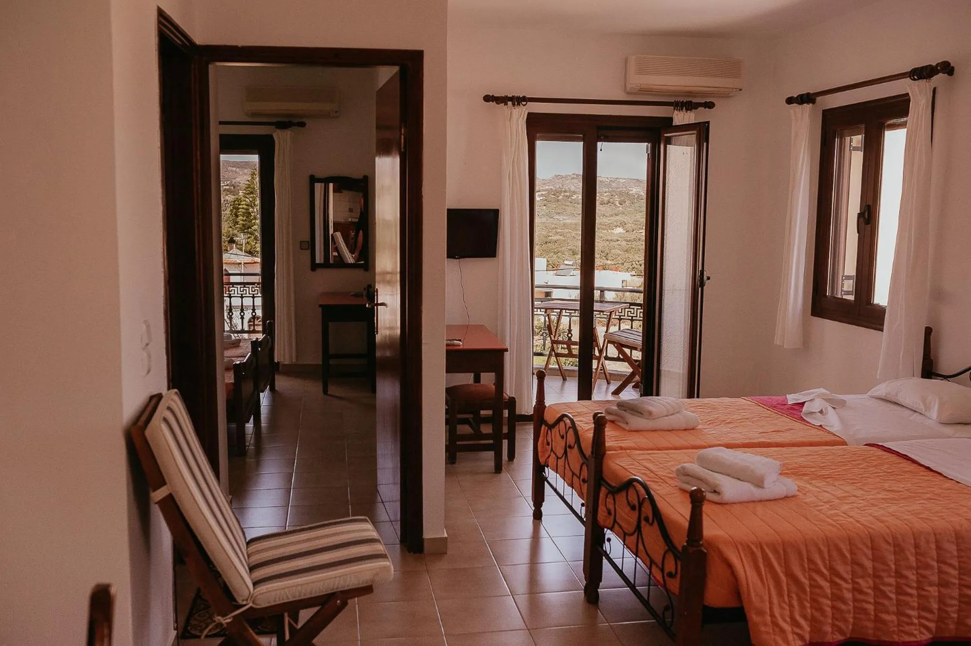 Bed in Flamingo Apartments