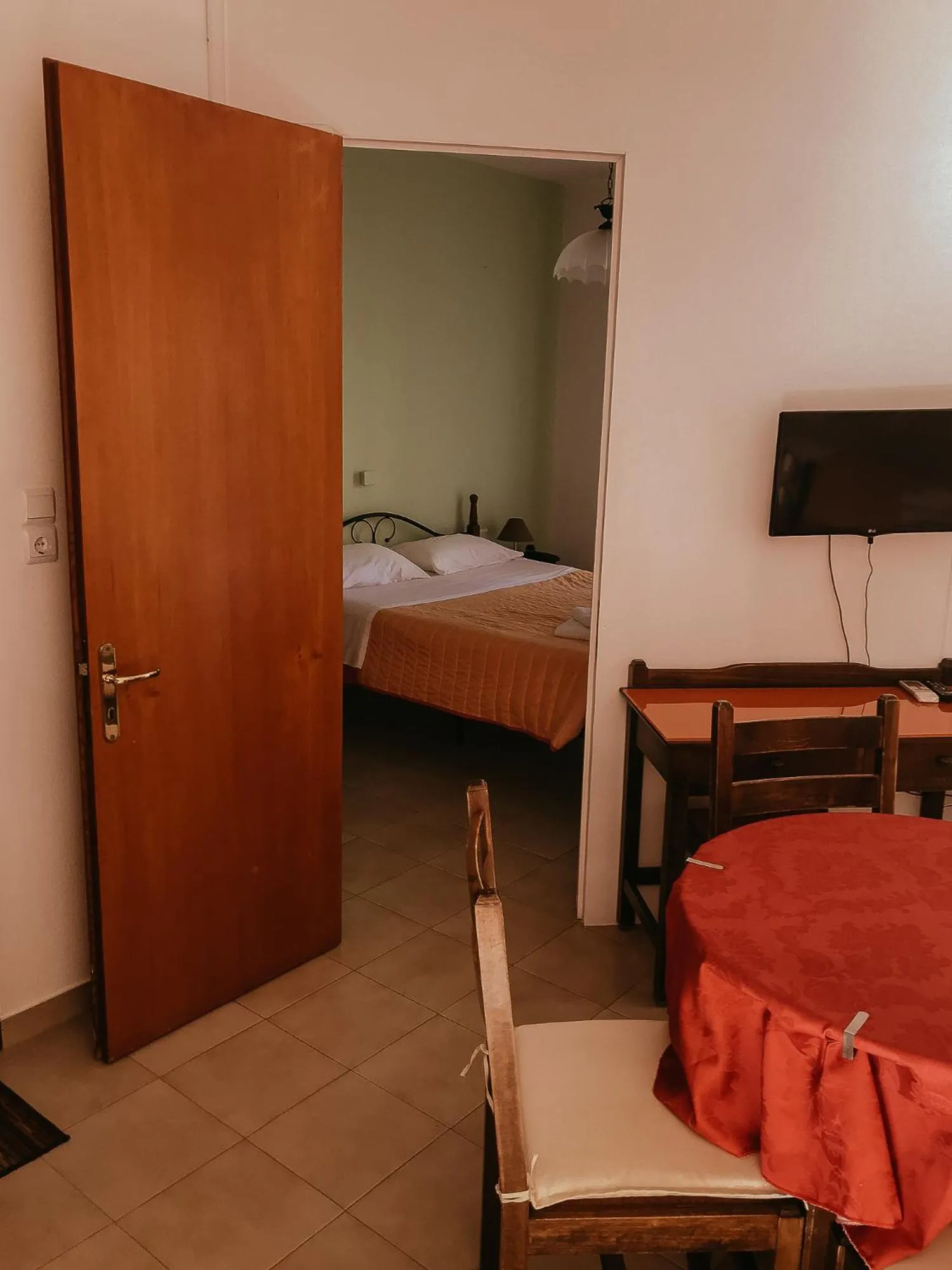 Bed in Flamingo Apartments