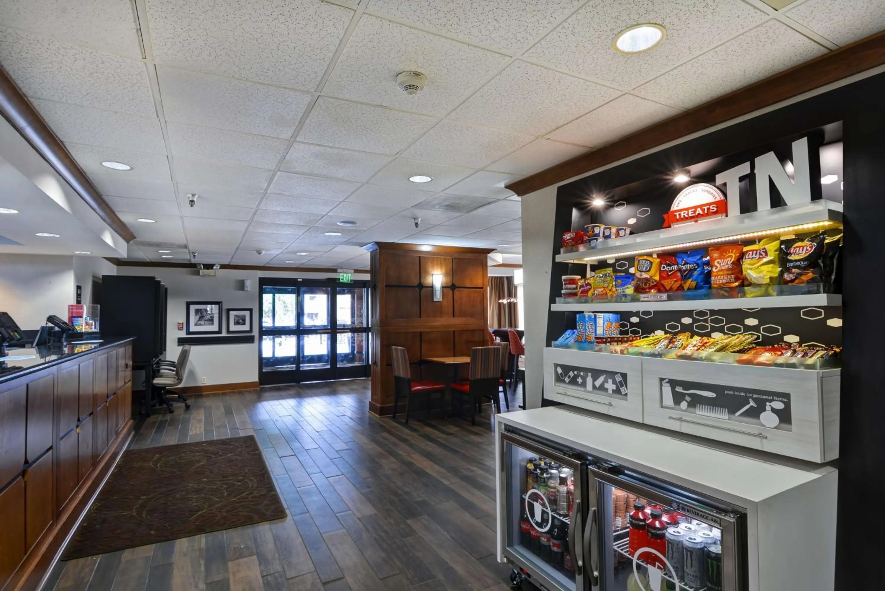 Restaurant/places to eat in Hampton Inn Memphis-Poplar