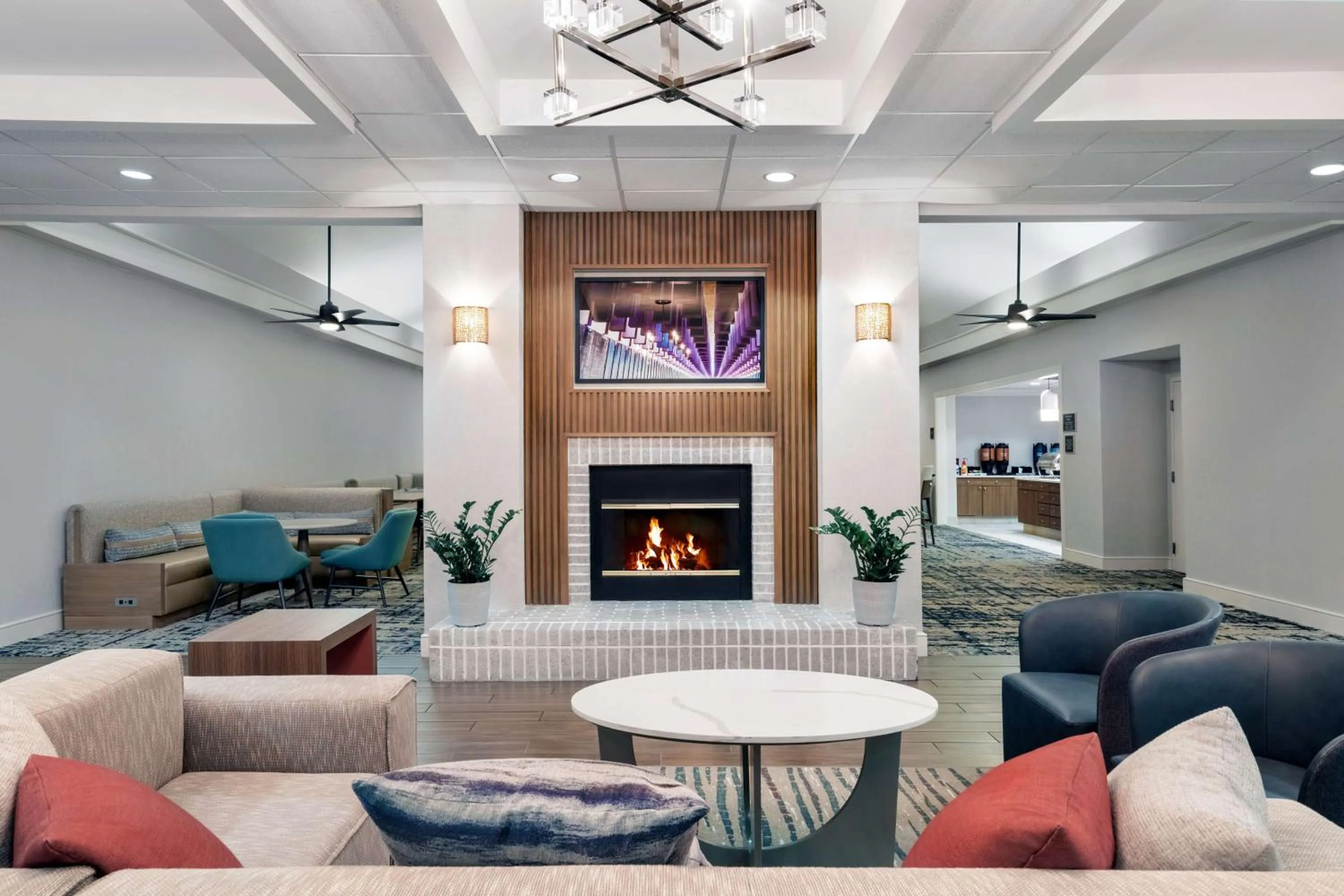 Communal lounge/ TV room in Homewood Suites by Hilton Montgomery