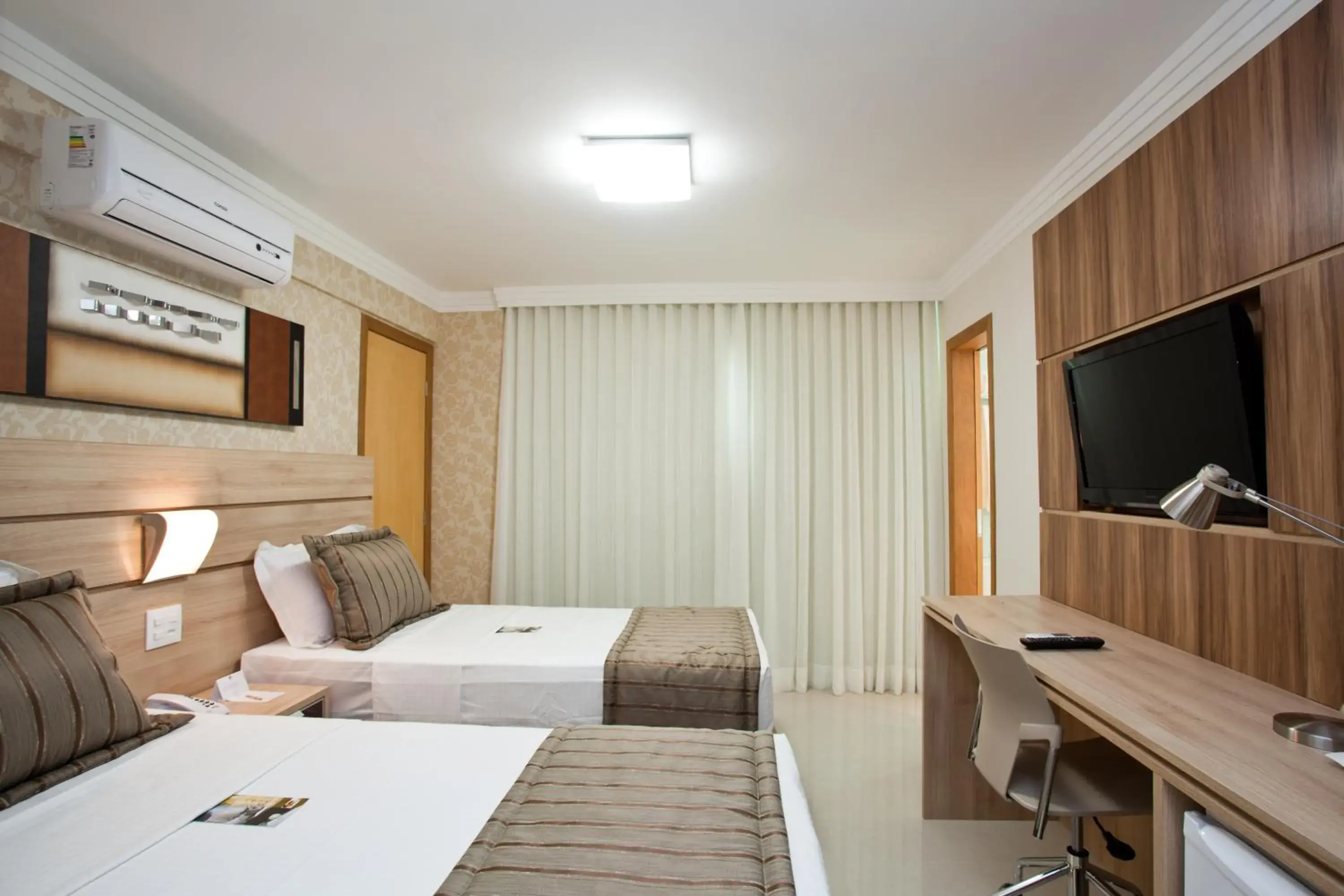 Twin Room - single occupancy - Disability Access in BH Jaraguá Hotel Twin Room - single occupancy - Disability Access in BH Jaraguá Hotel