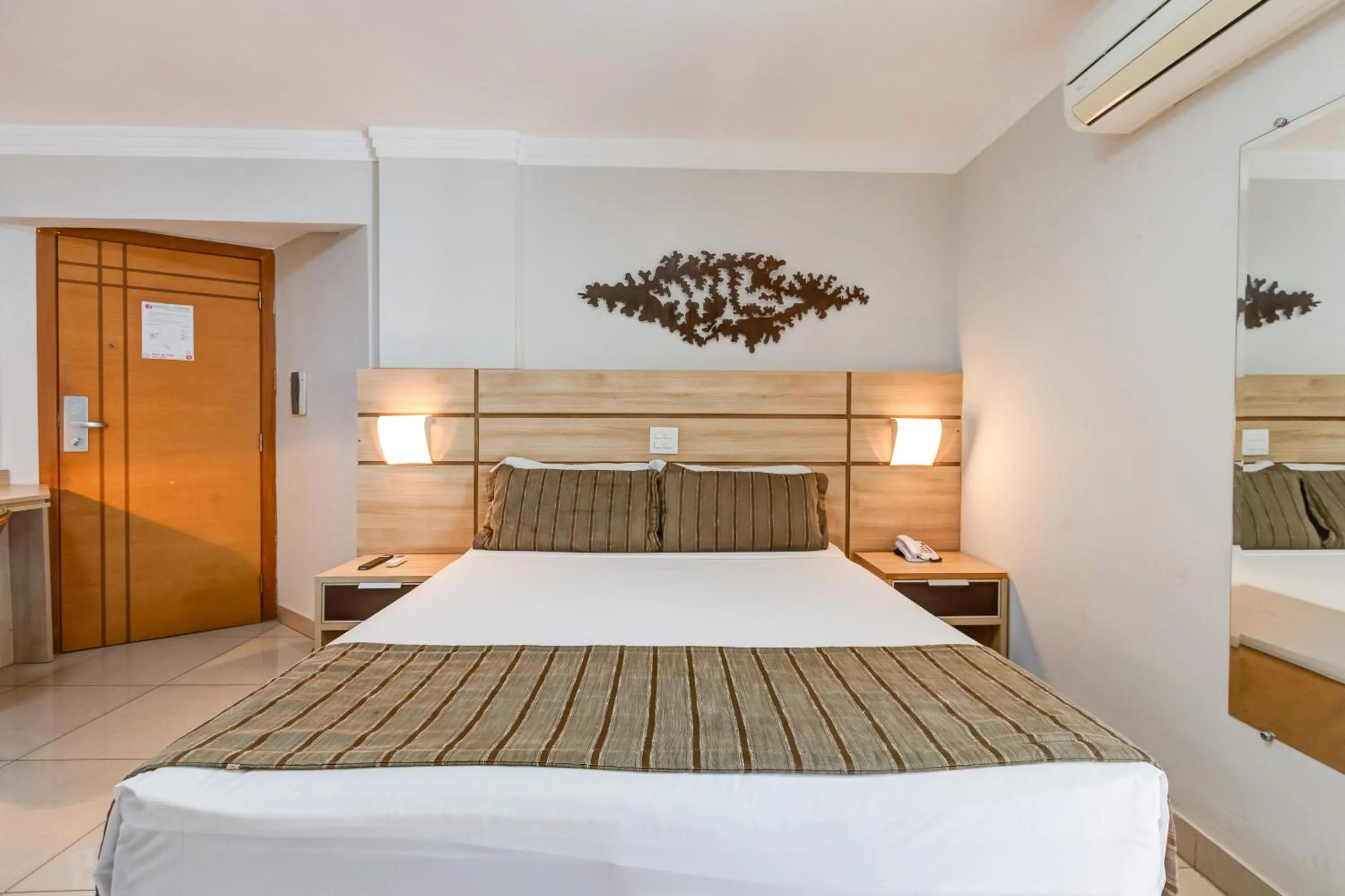 Bedroom, Bed in BH Jaraguá Hotel