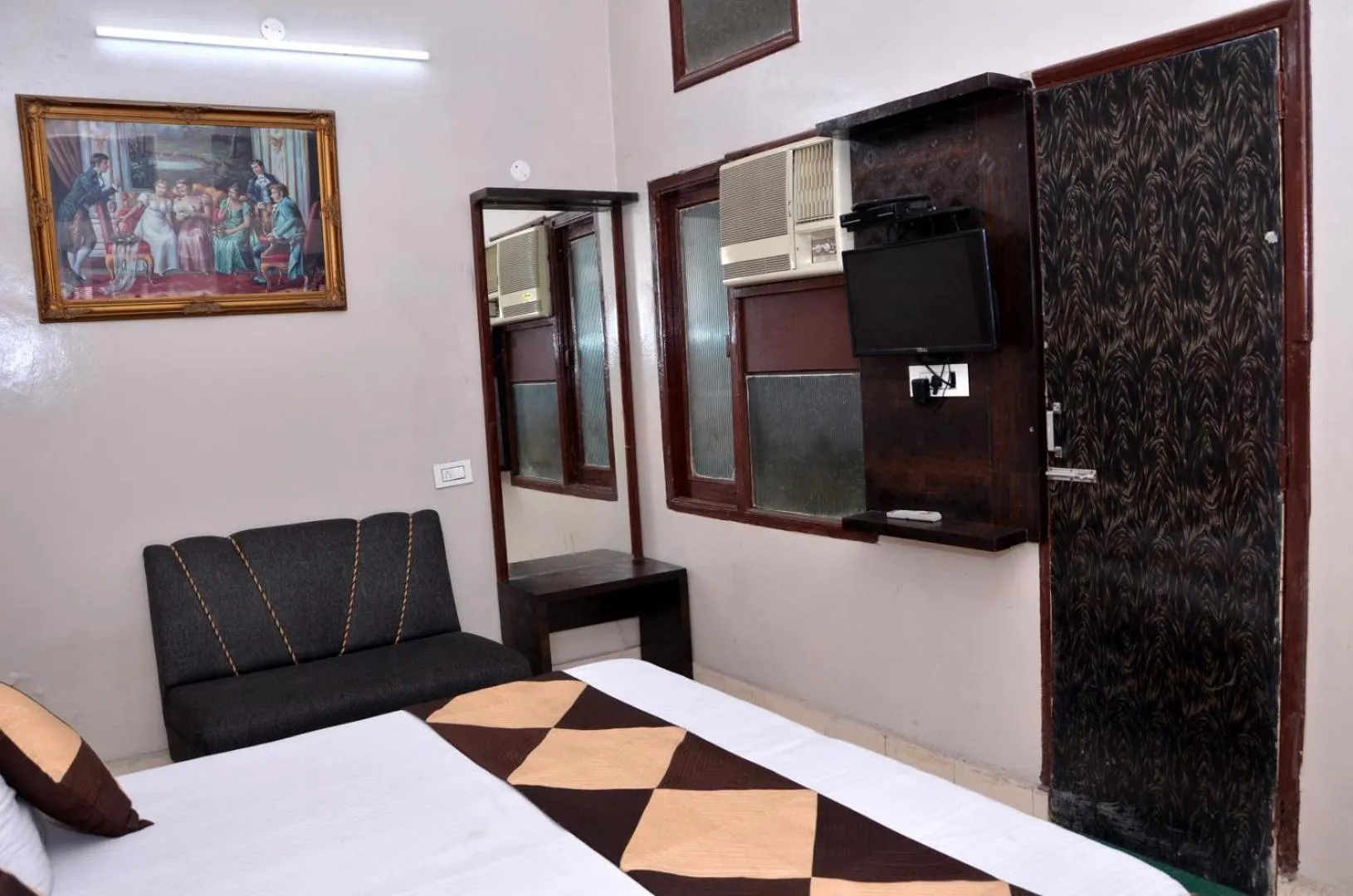 Bed in Hotel Seeta Since 1965