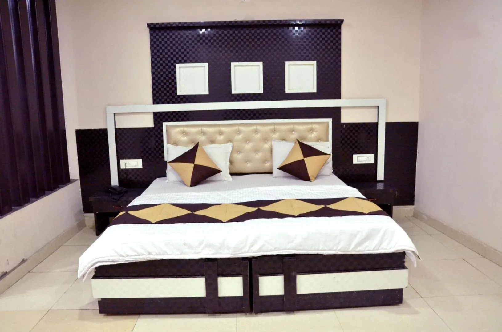 Bed in Hotel Seeta Since 1965
