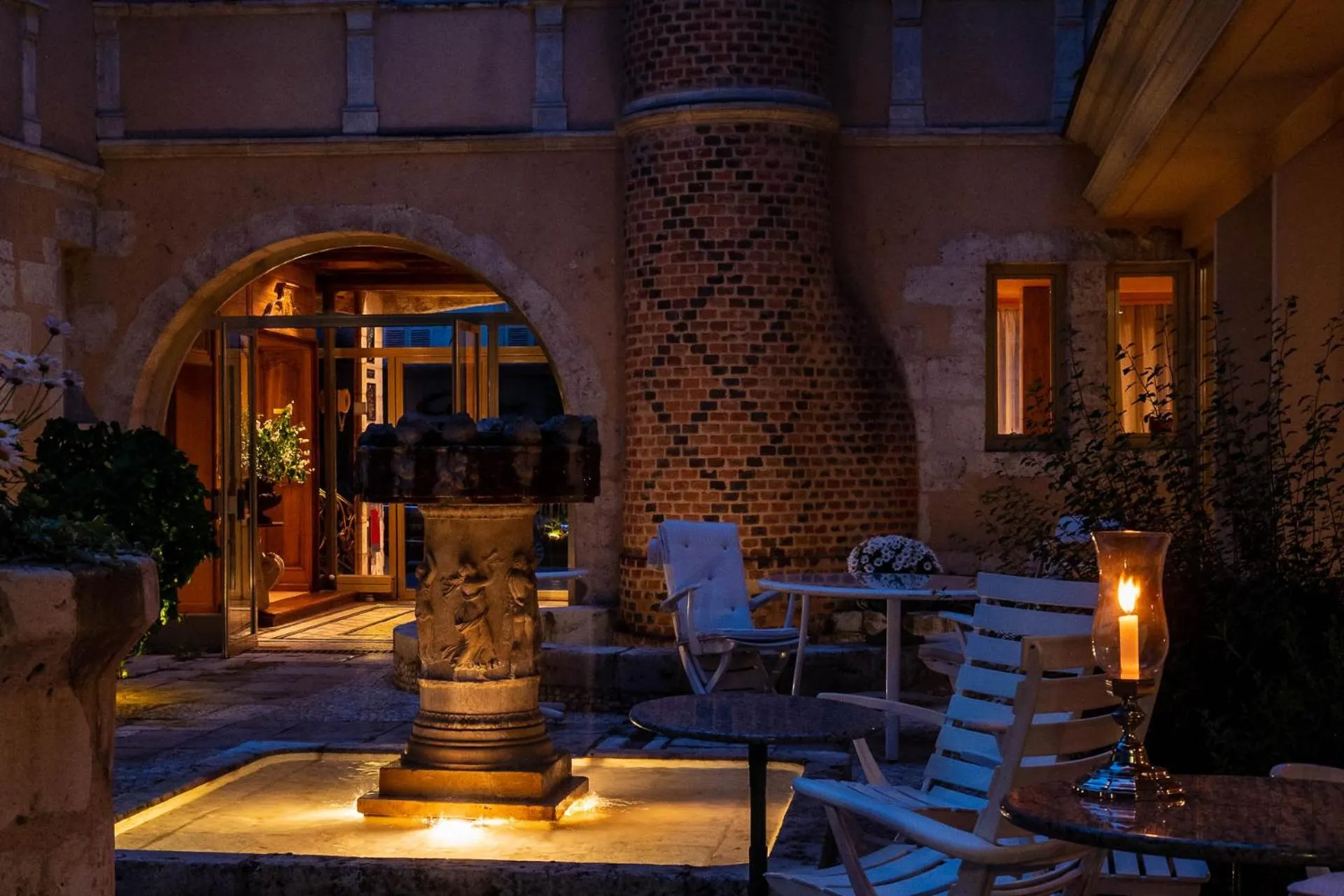 Patio in Grand Hôtel du Lion d'Or