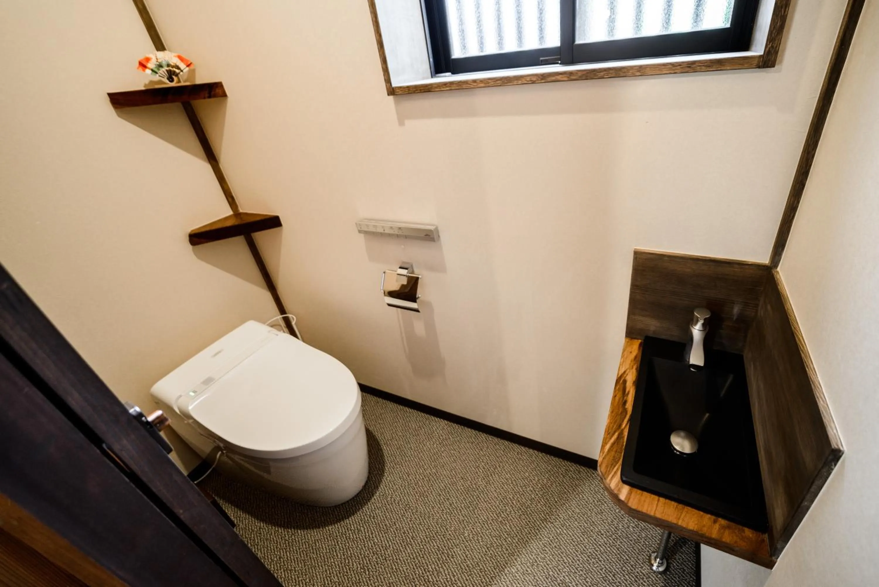 Toilet in 京と家 おたびしょ庵 -Kyotoya Otabishoan-